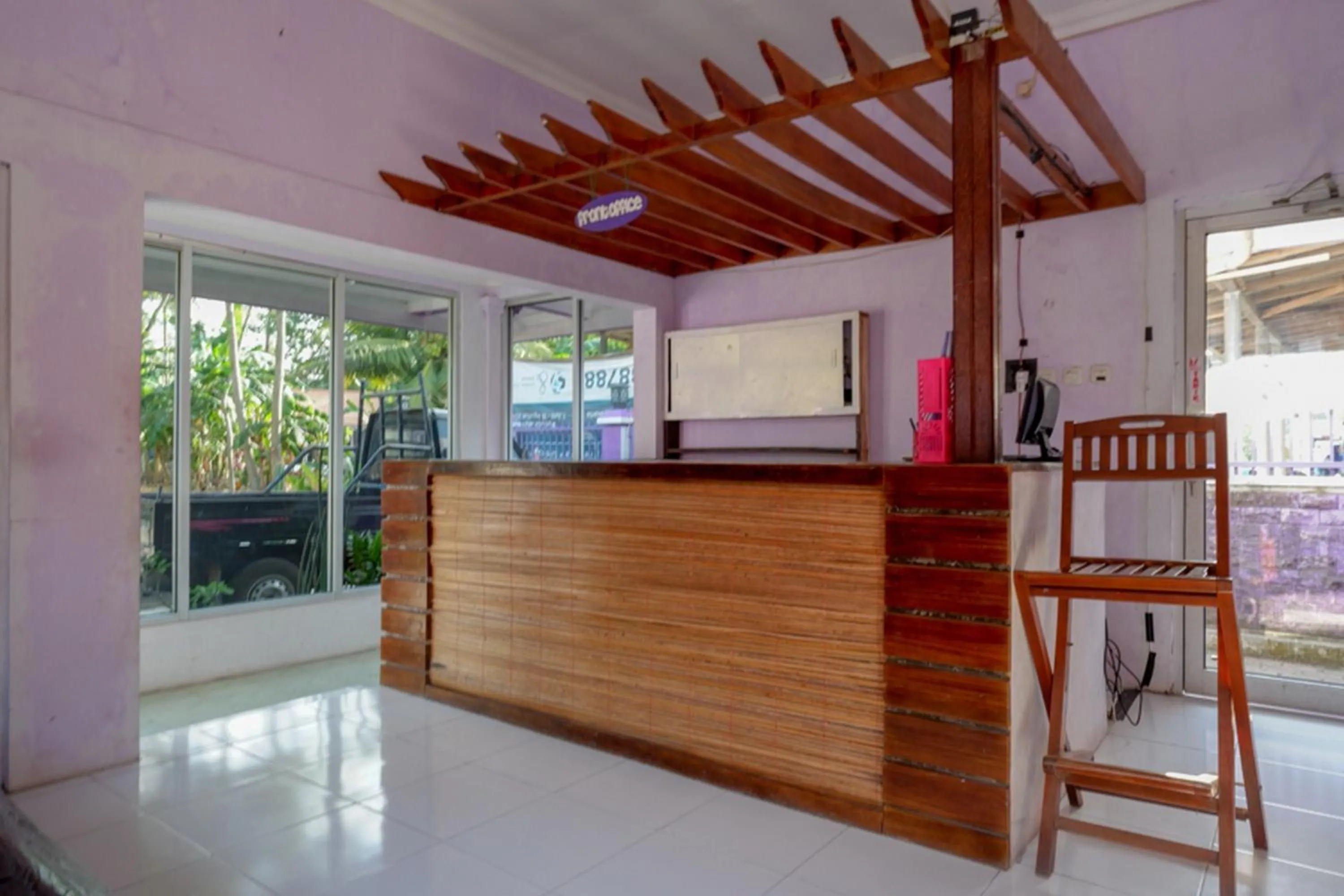 Lobby or reception in RedDoorz near Goa Jatijajar 2