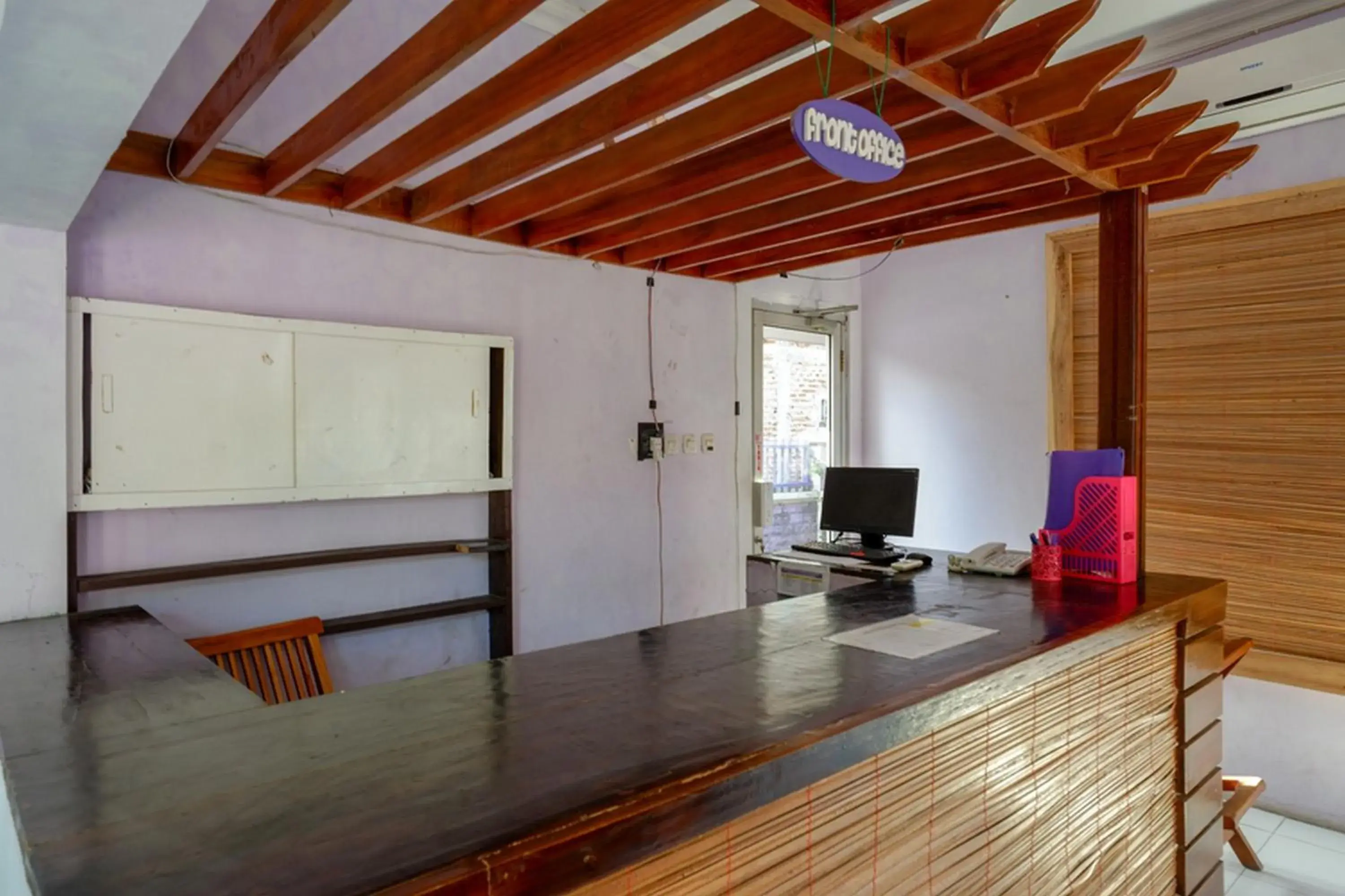 Lobby or reception in RedDoorz near Goa Jatijajar 2 Lobby or reception in RedDoorz near Goa Jatijajar 2