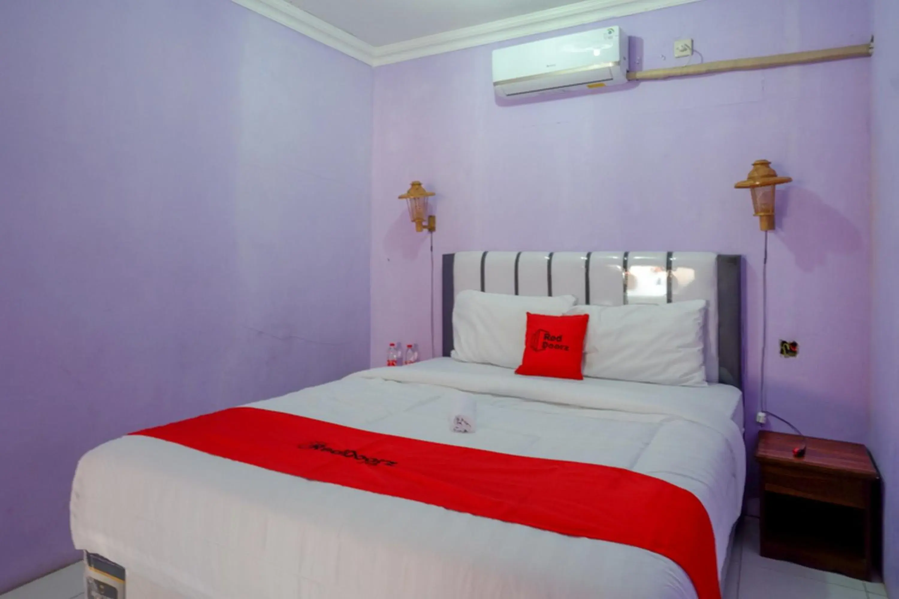 Bedroom, Bed in RedDoorz near Goa Jatijajar 2 Bedroom, Bed in RedDoorz near Goa Jatijajar 2