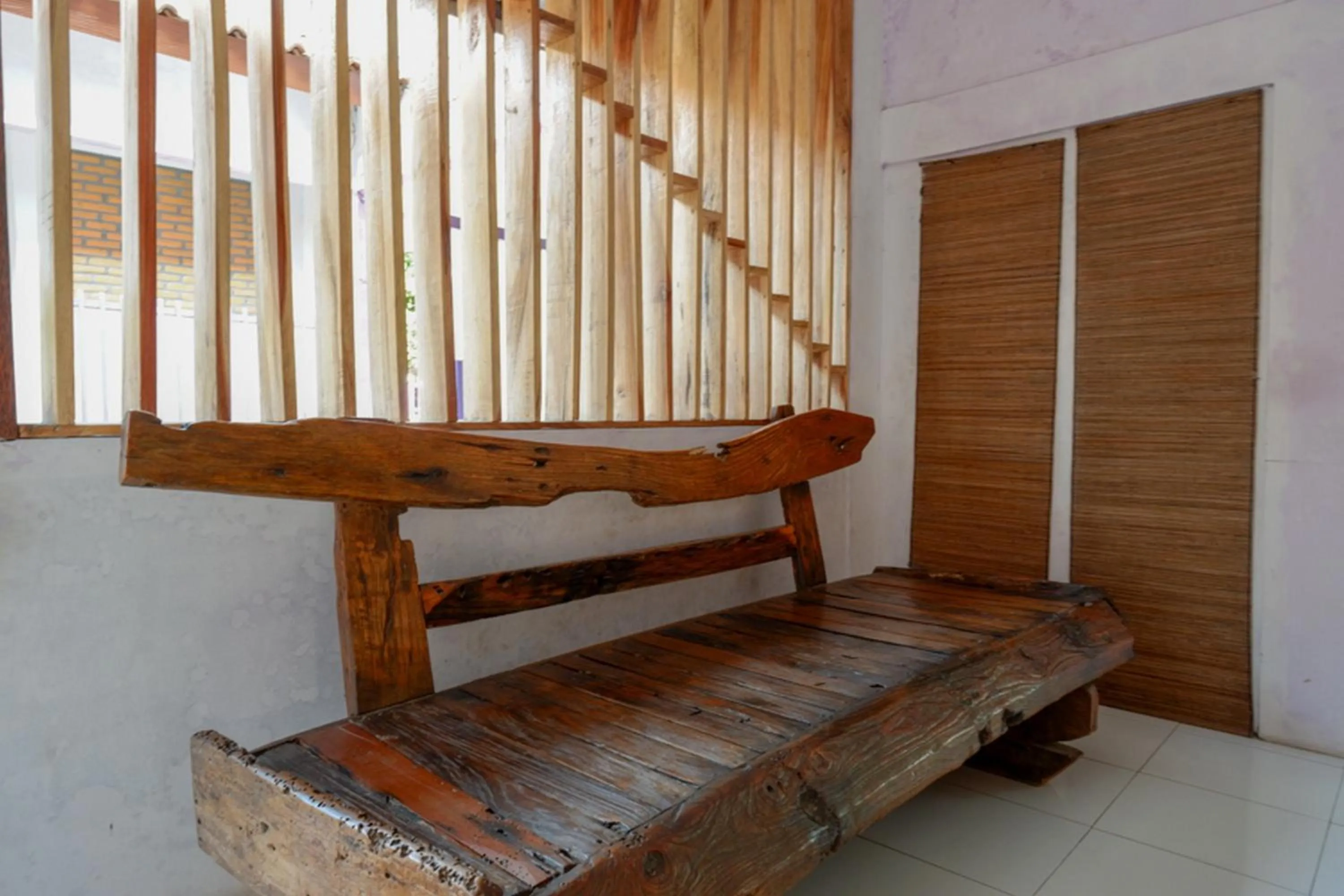 Seating area in RedDoorz near Goa Jatijajar 2