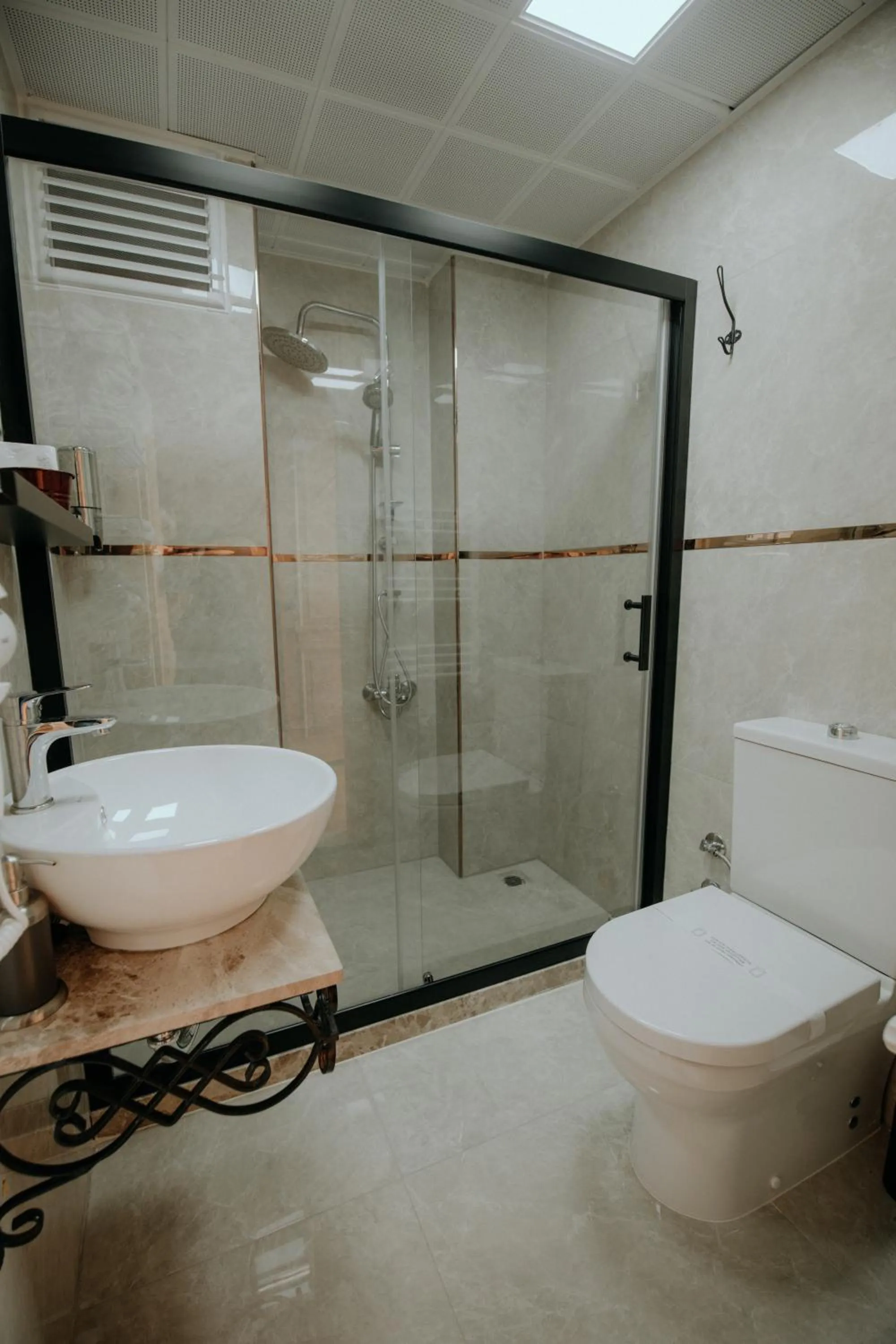 Shower in Birgi Rukim Otel