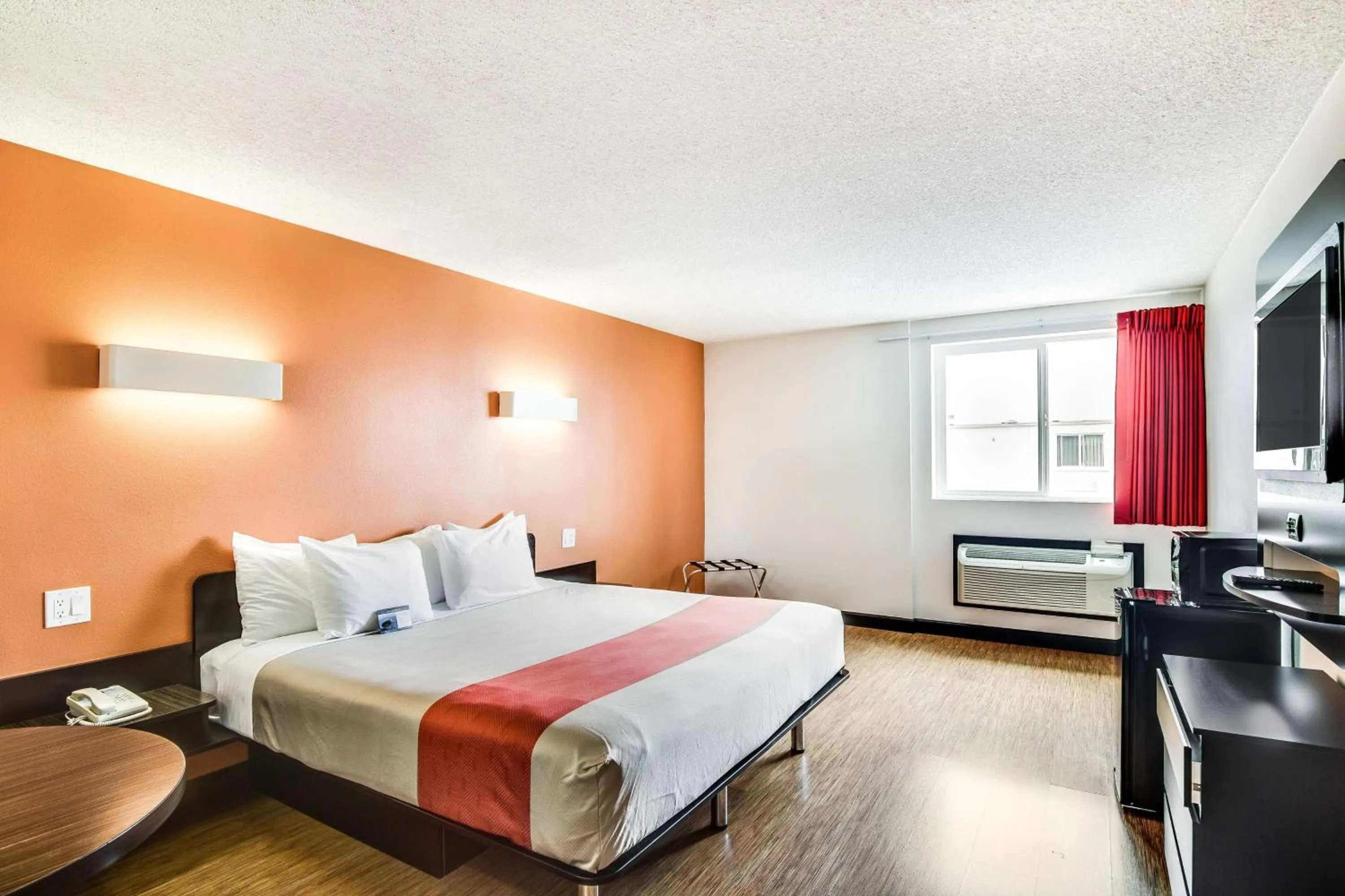 TV and multimedia, Bed in Motel 6-Carson, CA