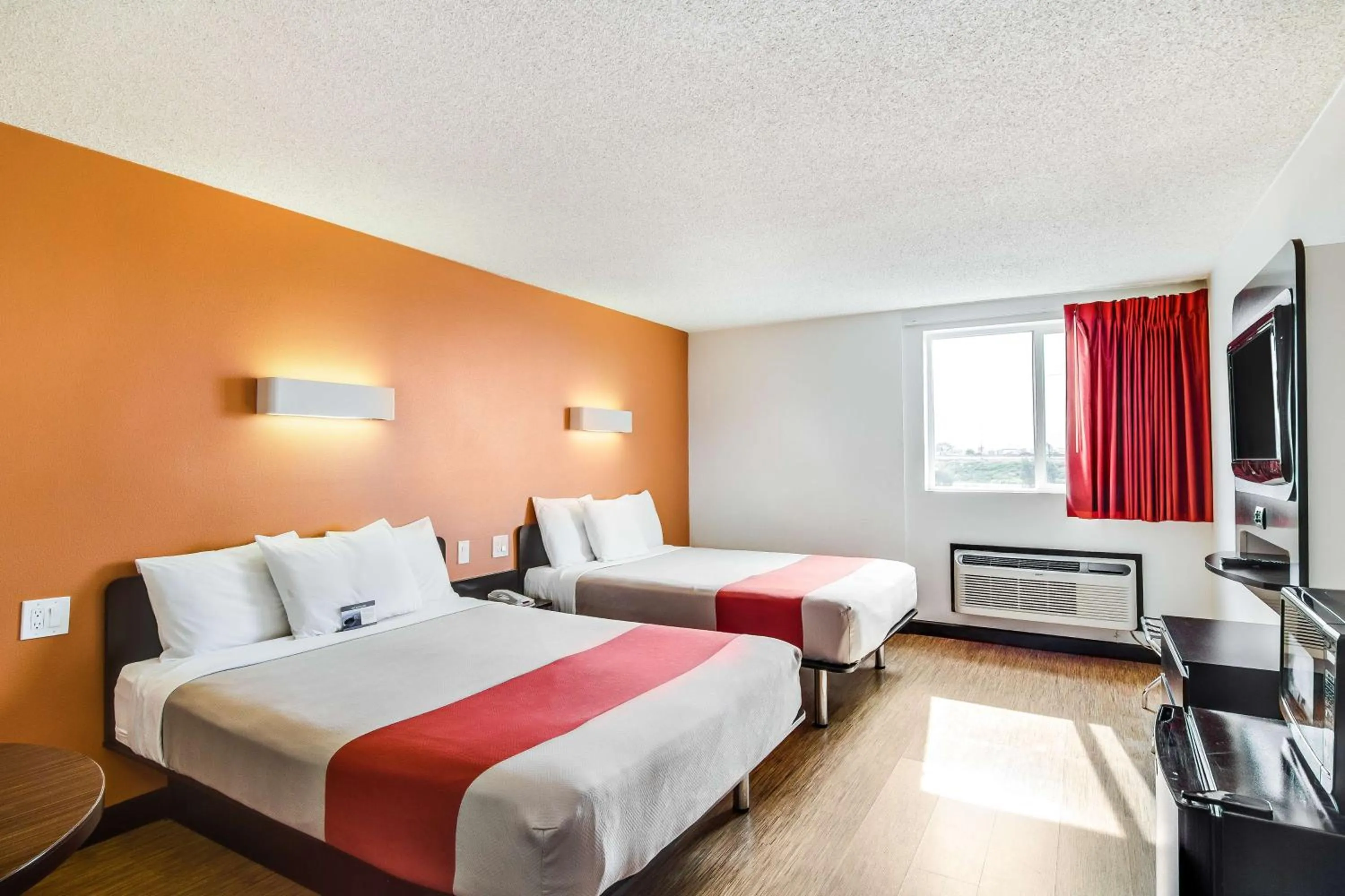 TV and multimedia, Bed in Motel 6-Carson, CA