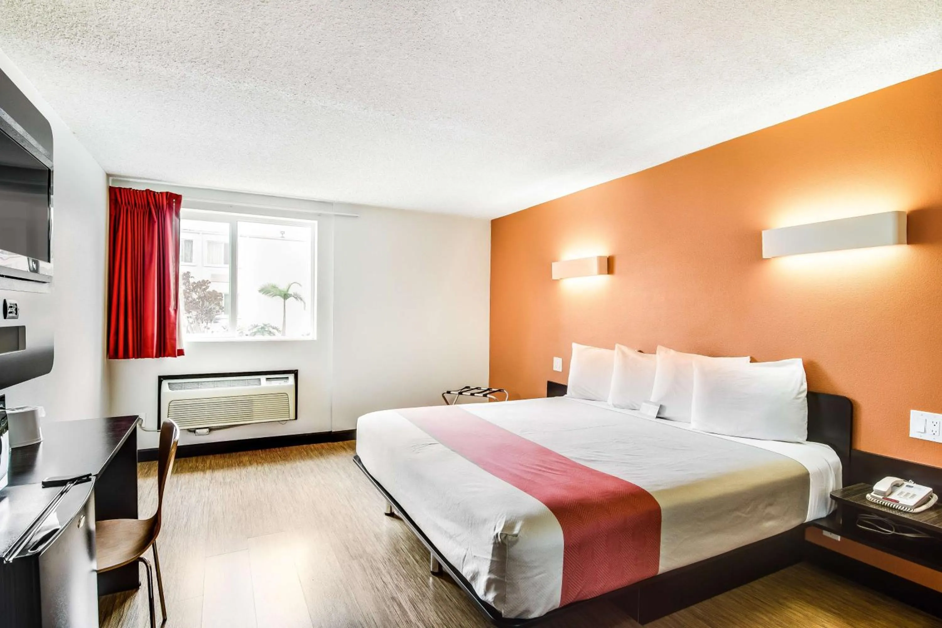 TV and multimedia, Bed in Motel 6-Carson, CA