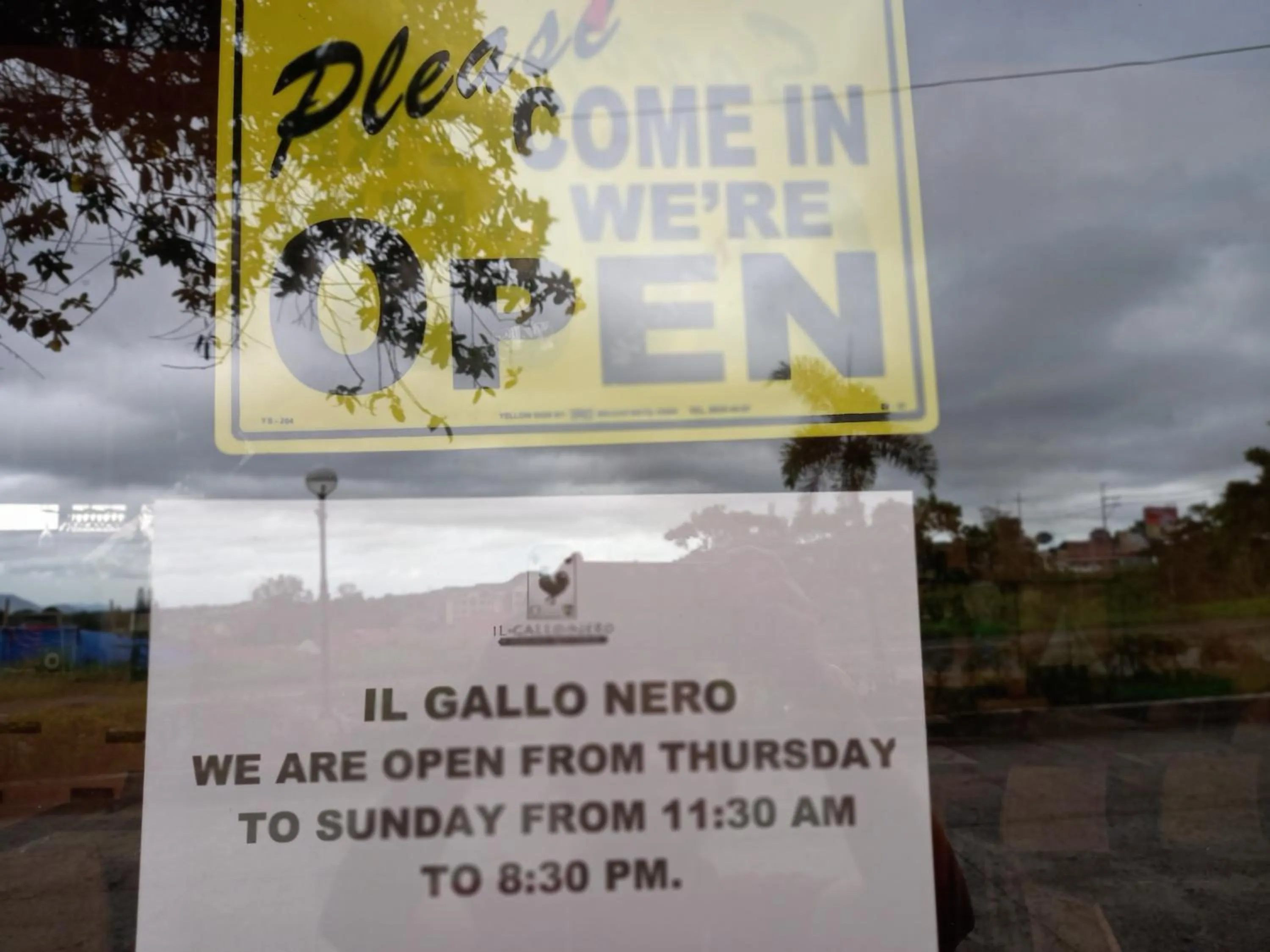 Restaurant/places to eat in Alfonso Hotel