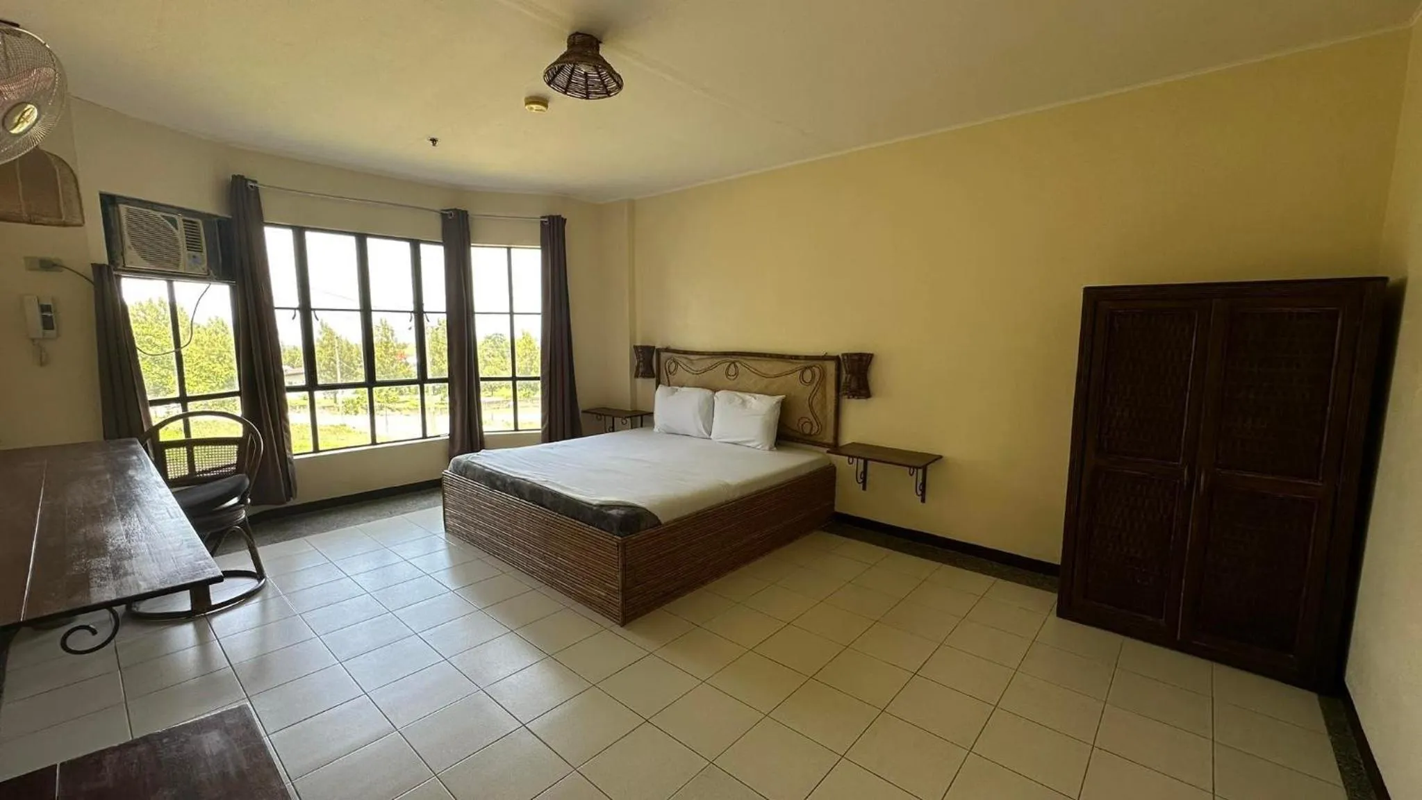 Photo of the whole room in Alfonso Hotel