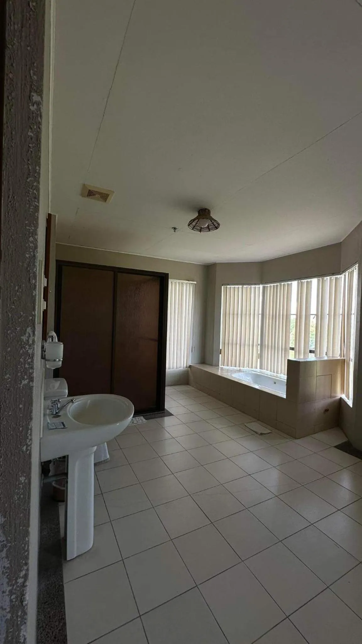 Bathroom in Alfonso Hotel