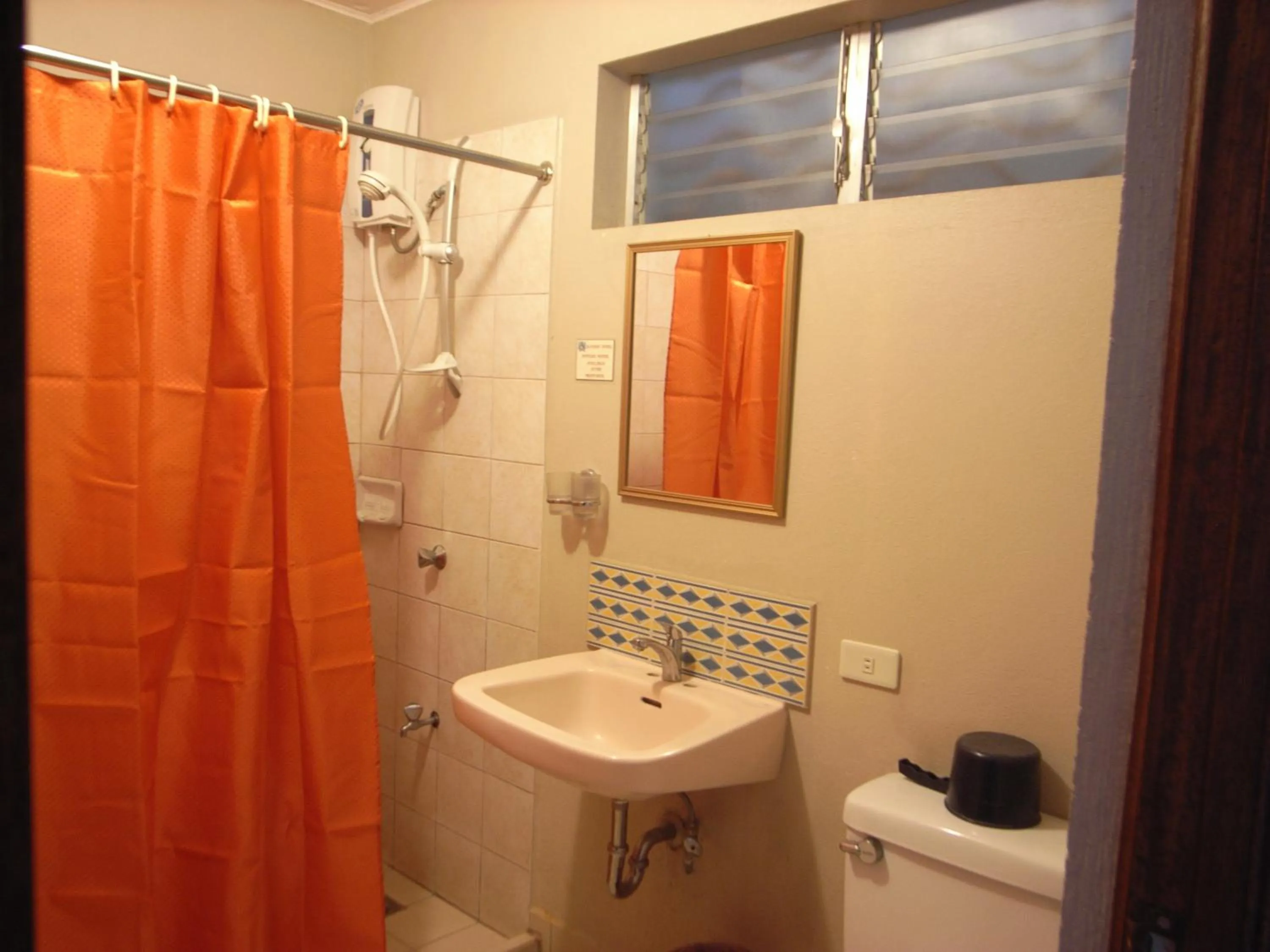 Bathroom in Alfonso Hotel