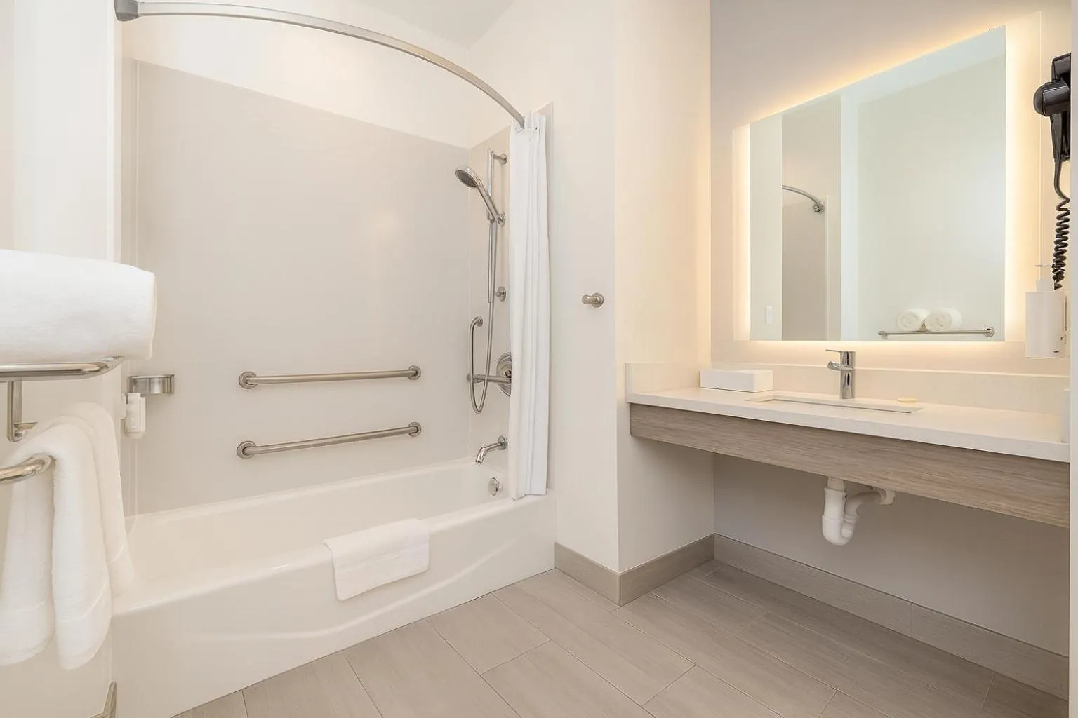 Bathroom in Travelodge by Wyndham LAX