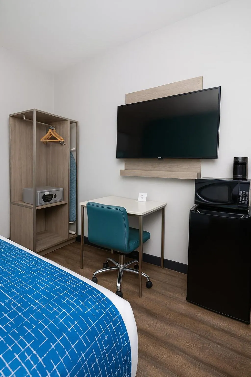 flat iron, Bed in Travelodge by Wyndham LAX