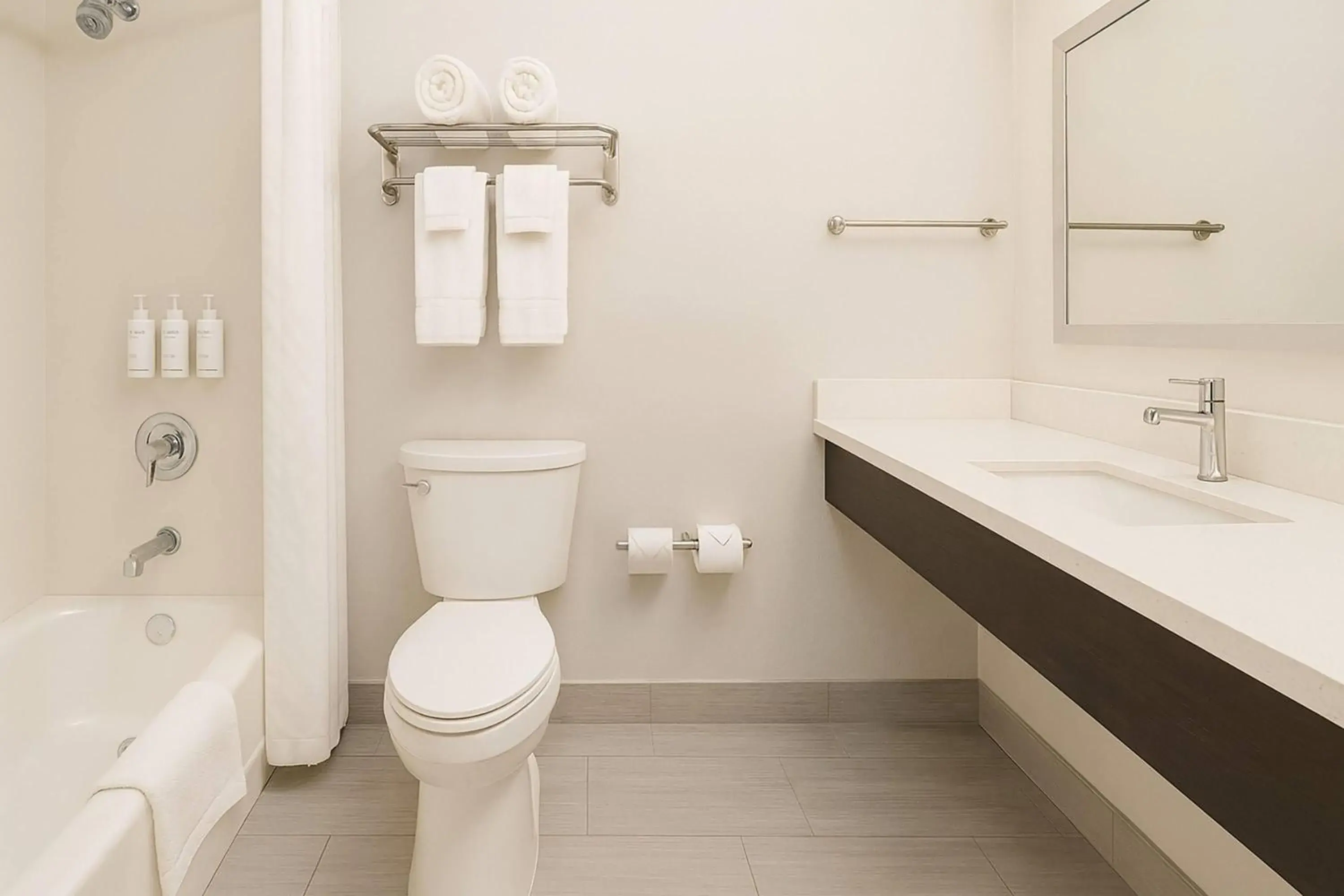 Bathroom in Travelodge by Wyndham LAX Bathroom in Travelodge by Wyndham LAX