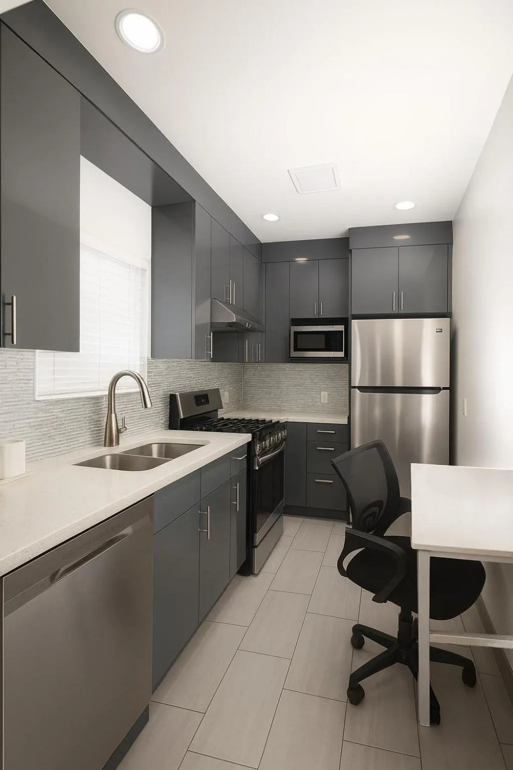 Kitchen or kitchenette in Travelodge by Wyndham LAX