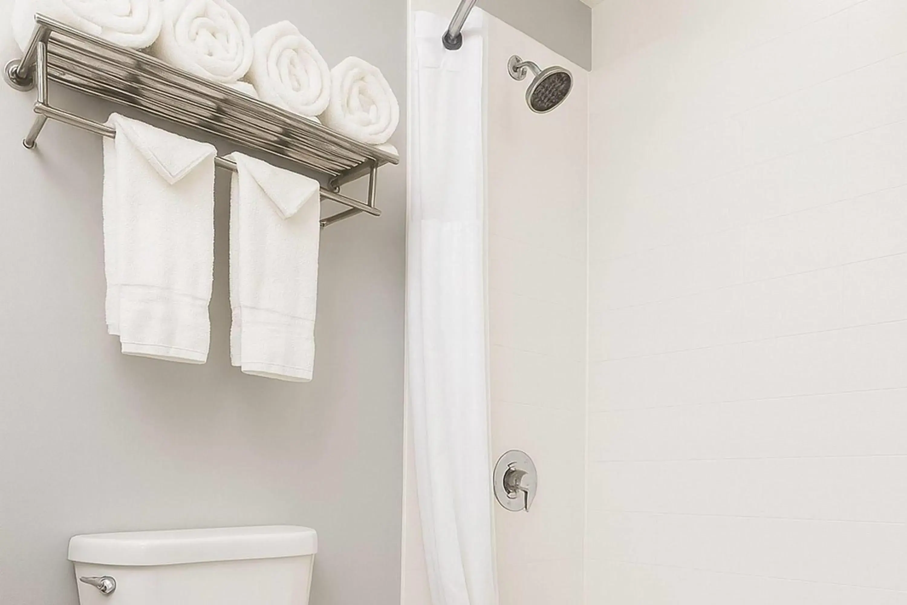 Bathroom in Travelodge by Wyndham LAX Bathroom in Travelodge by Wyndham LAX