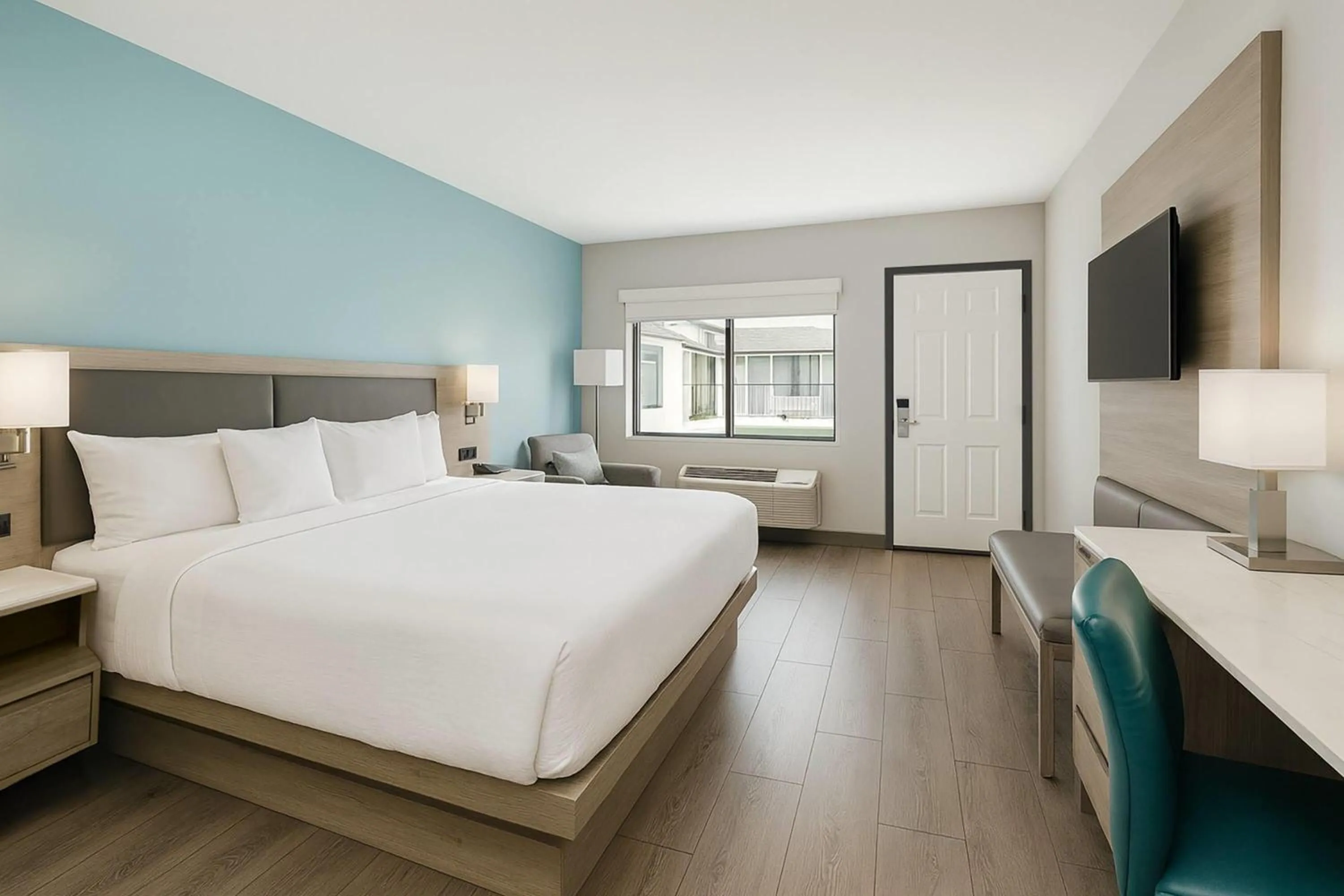 Photo of the whole room, Bed in Travelodge by Wyndham LAX