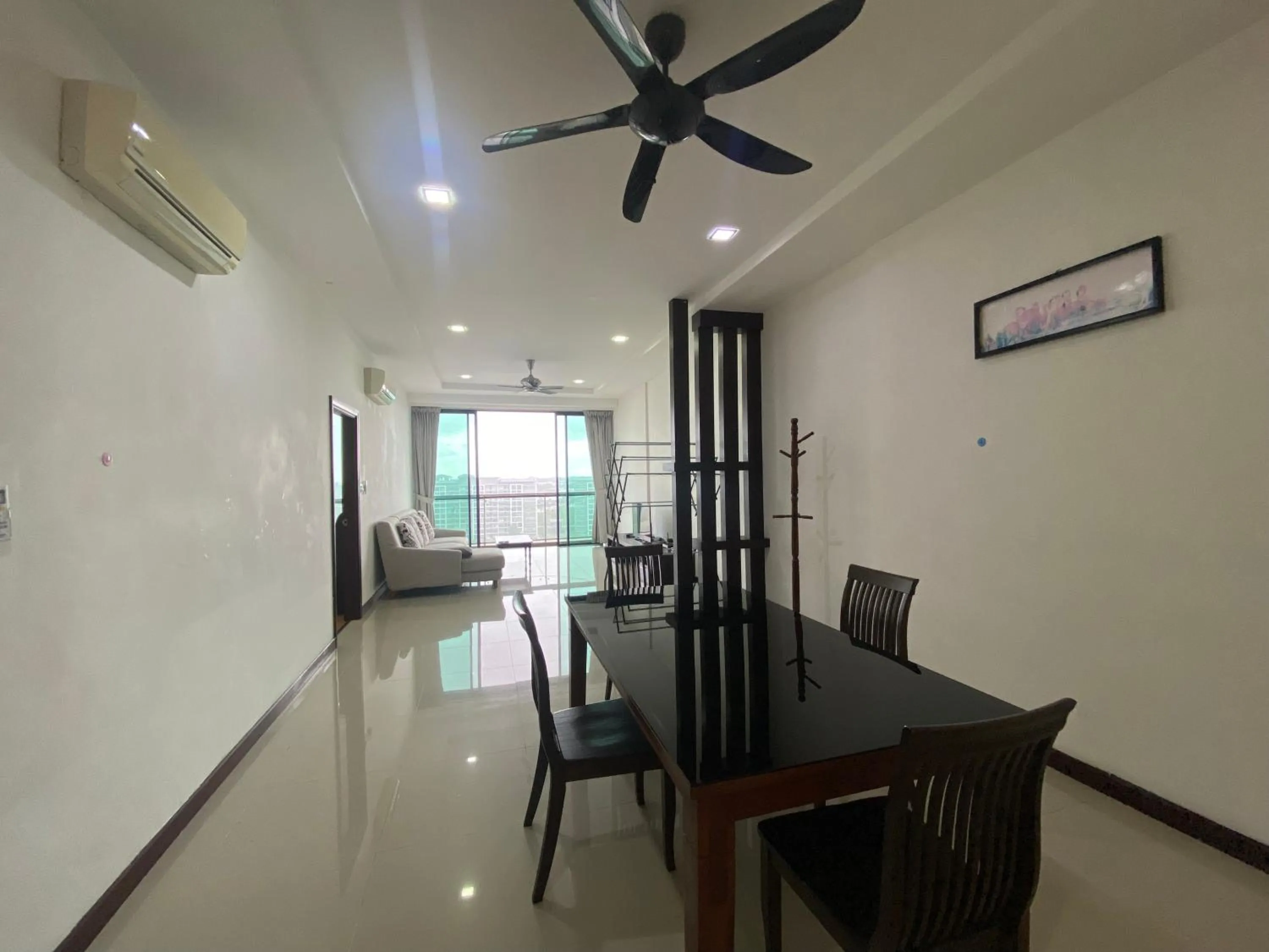 Living room in Imperial Suites at Boulevard Mall