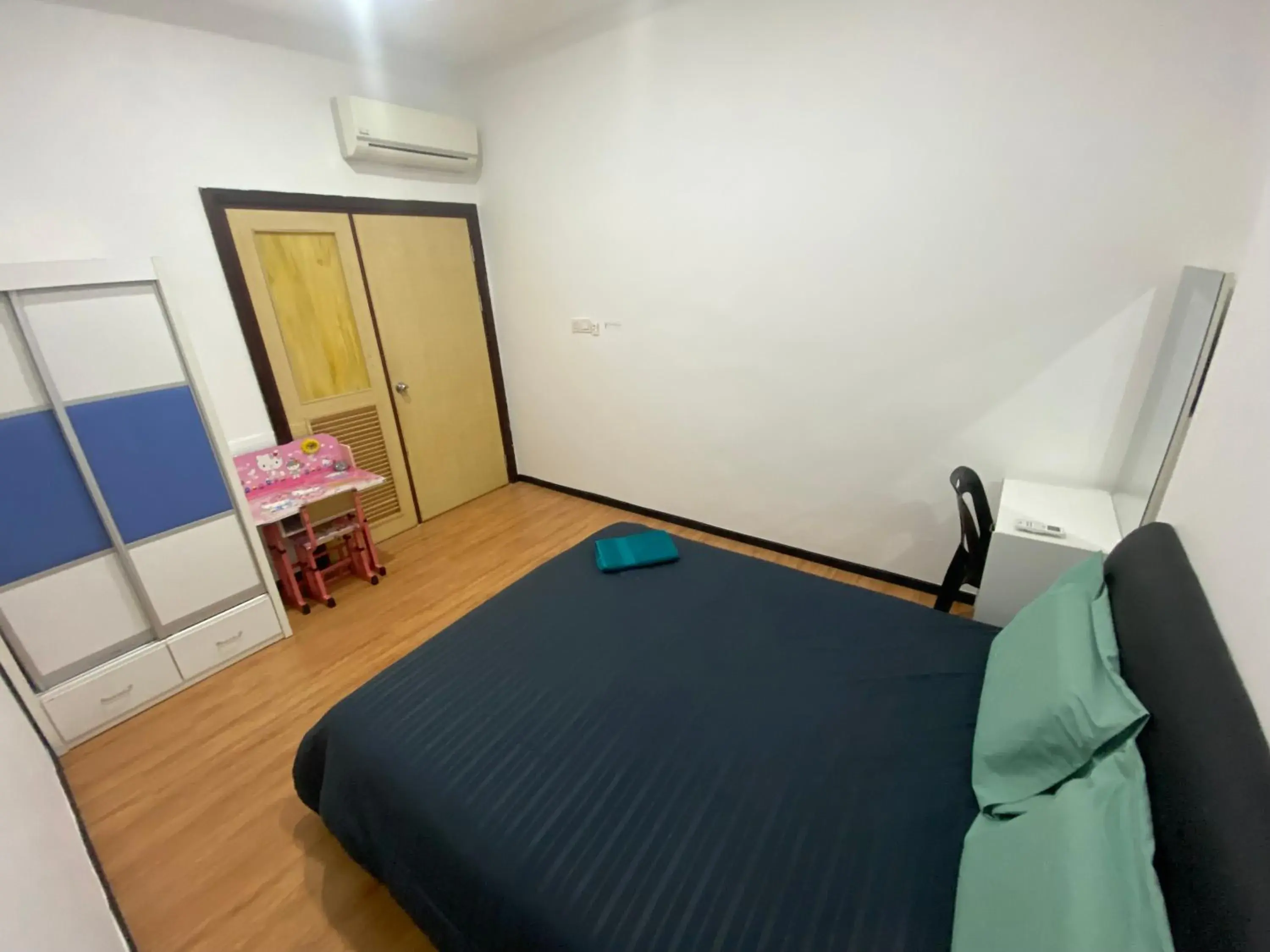 Bed in Imperial Suites at Boulevard Mall Bed in Imperial Suites at Boulevard Mall