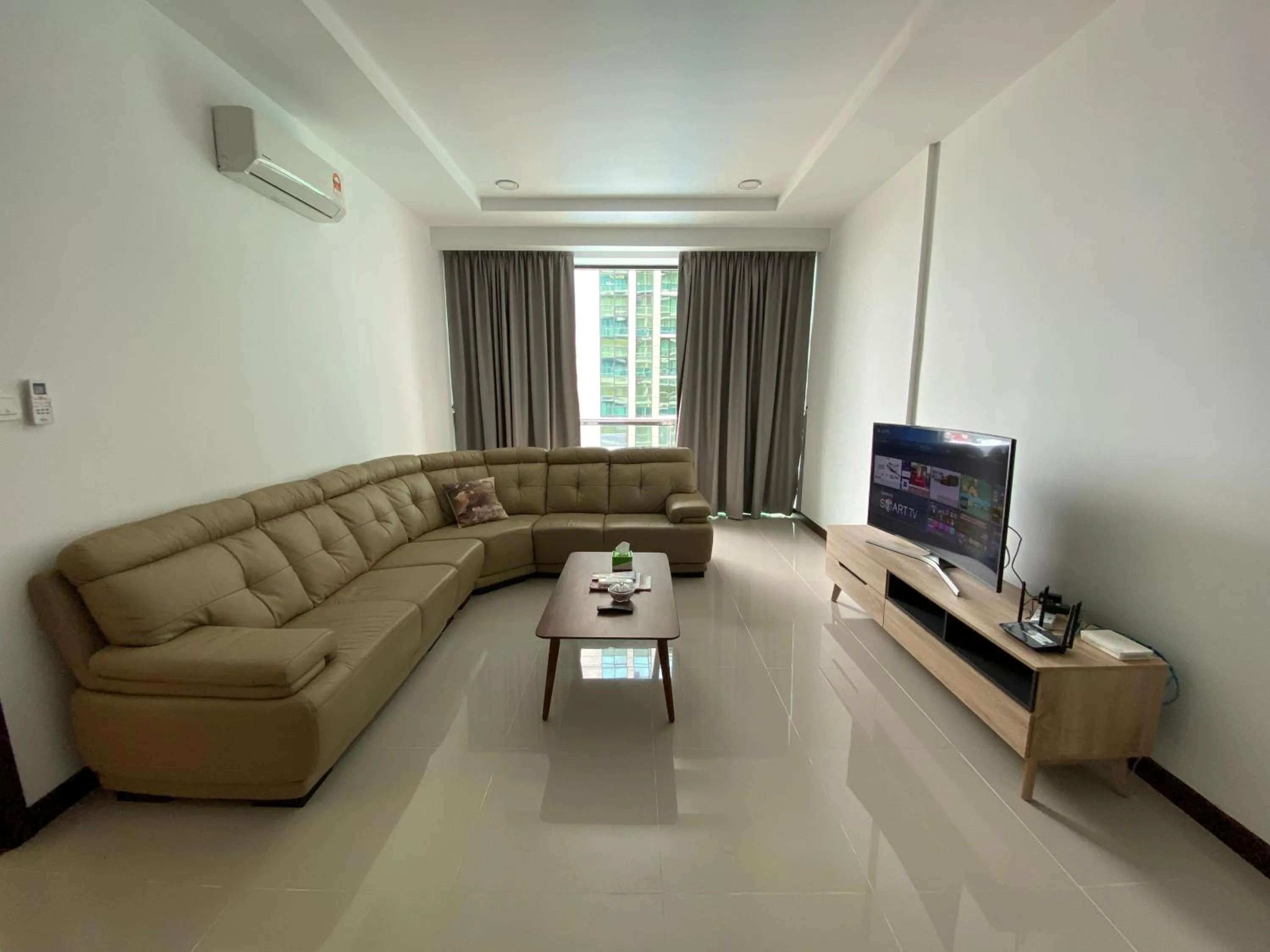 Communal lounge/ TV room in Imperial Suites at Boulevard Mall