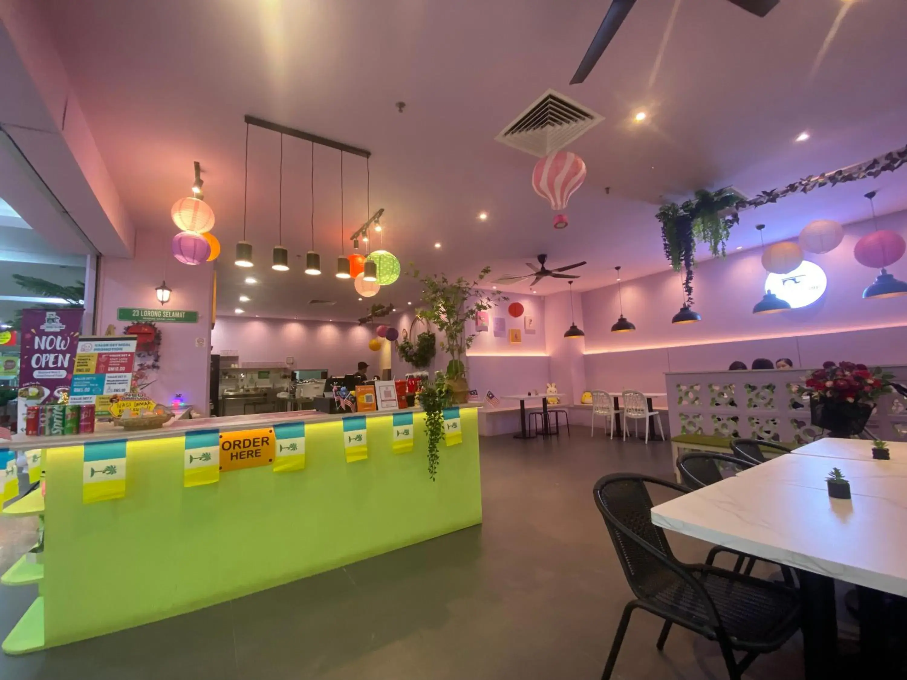 Restaurant/places to eat in Imperial Suites at Boulevard Mall Restaurant/places to eat in Imperial Suites at Boulevard Mall