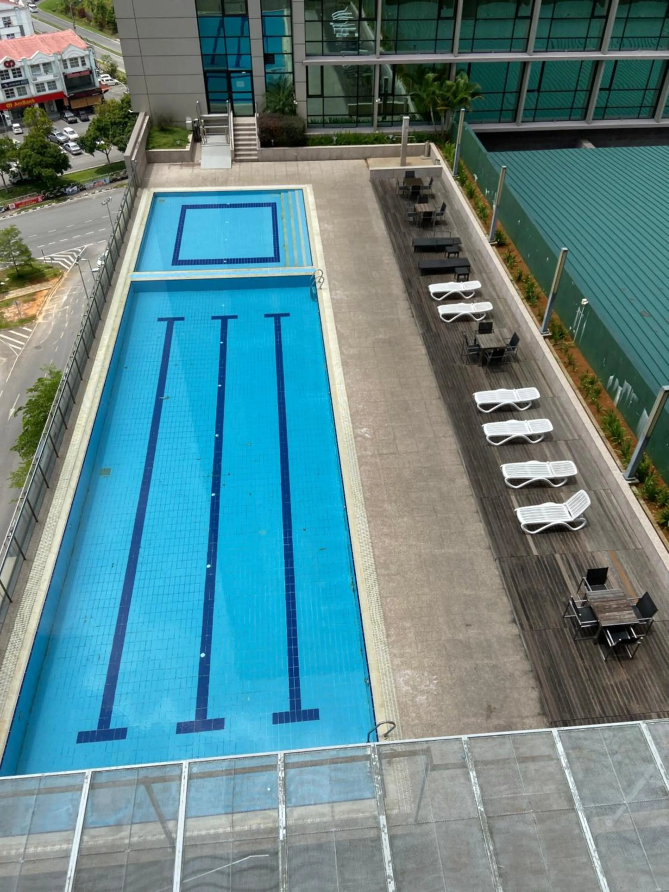 Swimming pool in Imperial Suites at Boulevard Mall