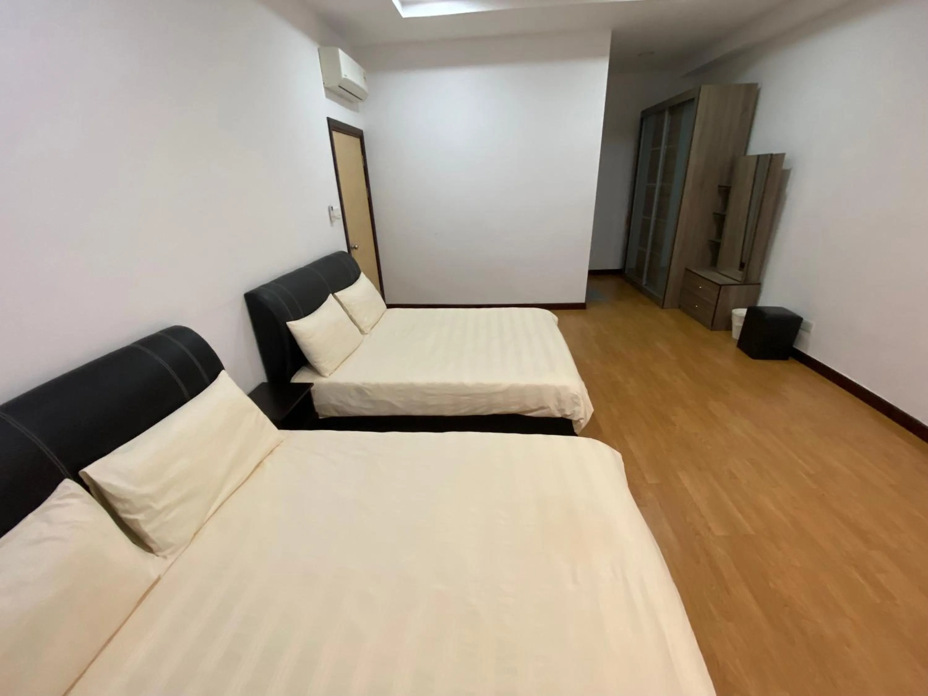 Bed in Imperial Suites at Boulevard Mall