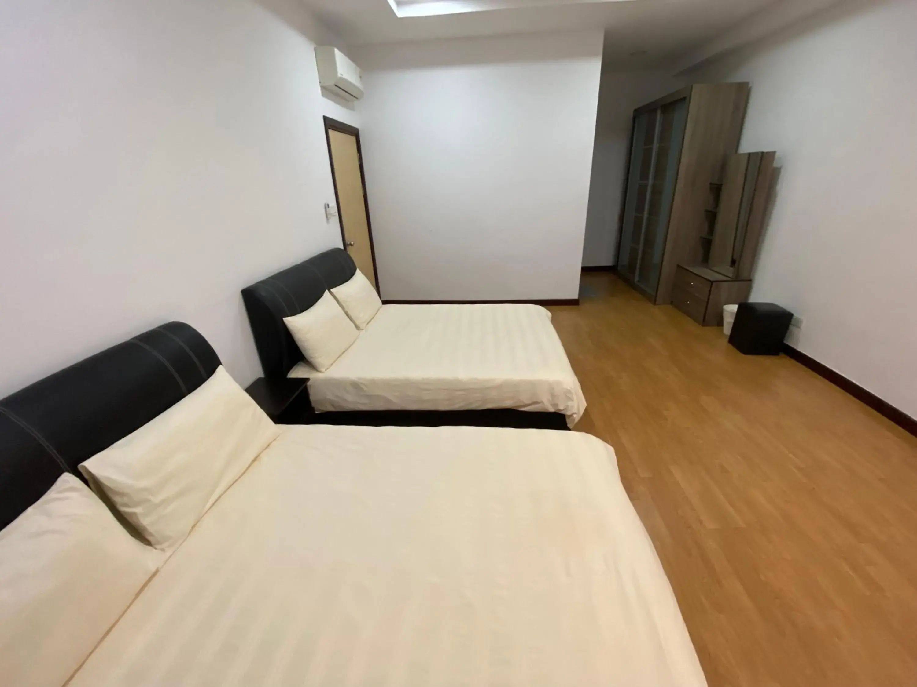 Bed in Imperial Suites at Boulevard Mall Bed in Imperial Suites at Boulevard Mall