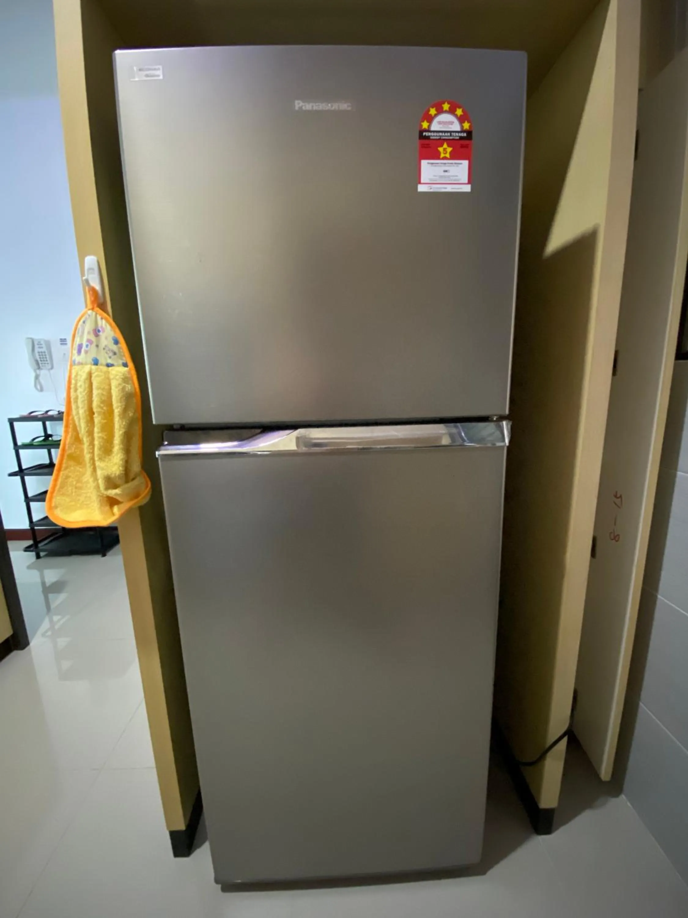 Kitchen or kitchenette in Imperial Suites at Boulevard Mall