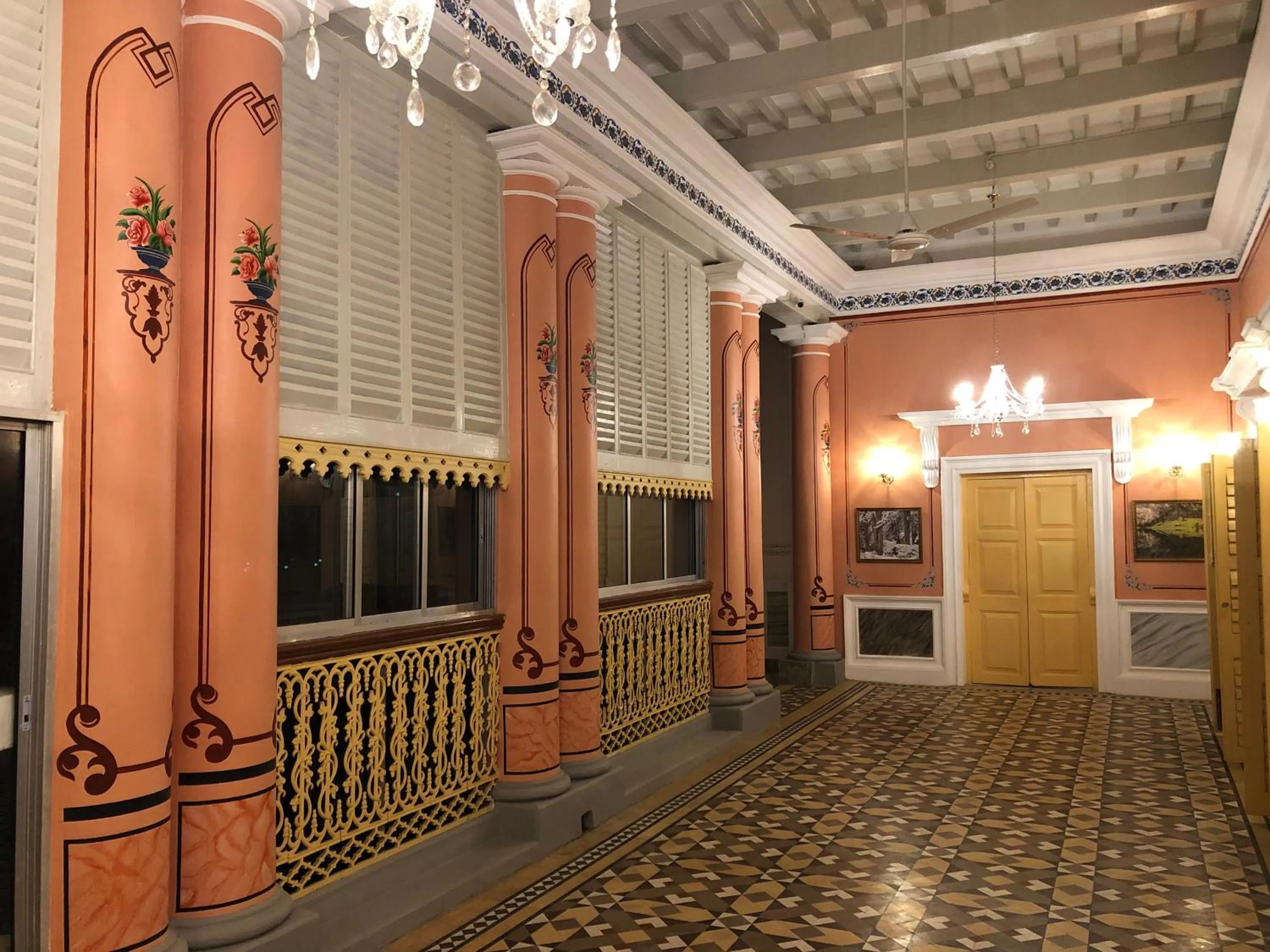 COSSIMBAZAR PALACE OF THE ROYS ( RAJBARI)