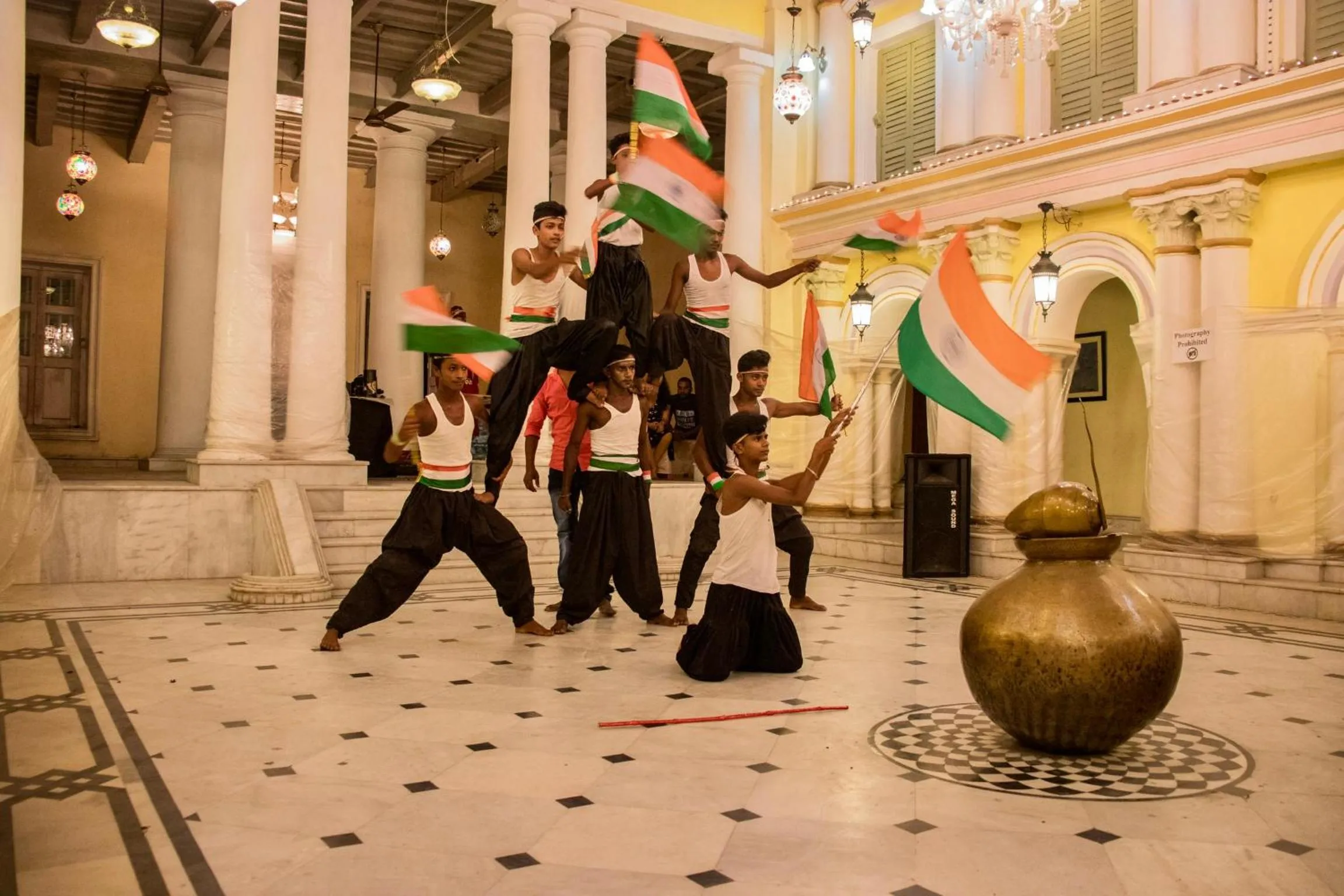 COSSIMBAZAR PALACE OF THE ROYS ( RAJBARI)