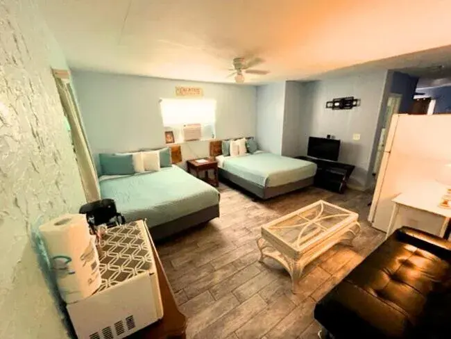 Bed in Conch Key Fishing Lodge & Marina Bed in Conch Key Fishing Lodge & Marina