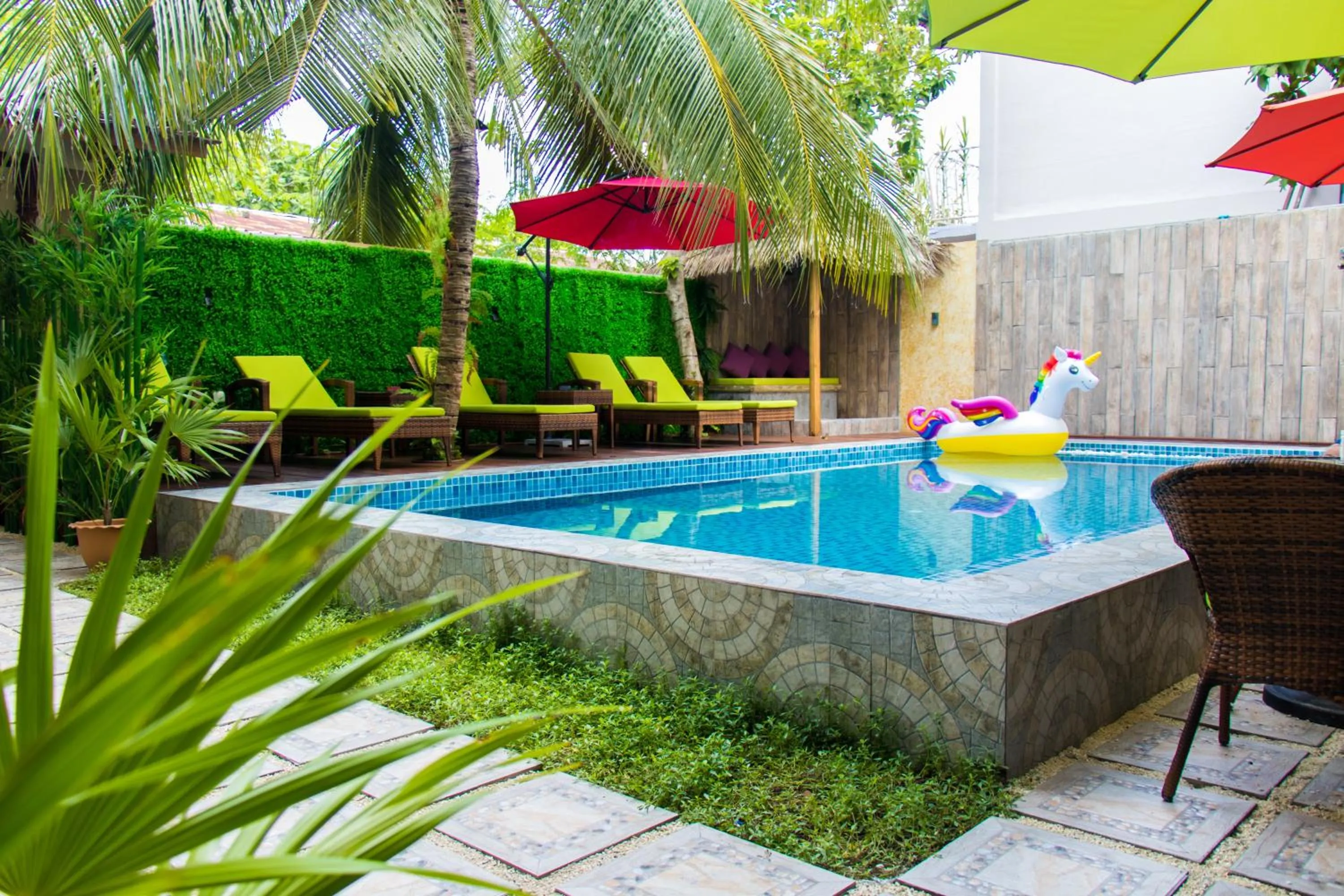 Swimming pool in Rosy Villa Hotel