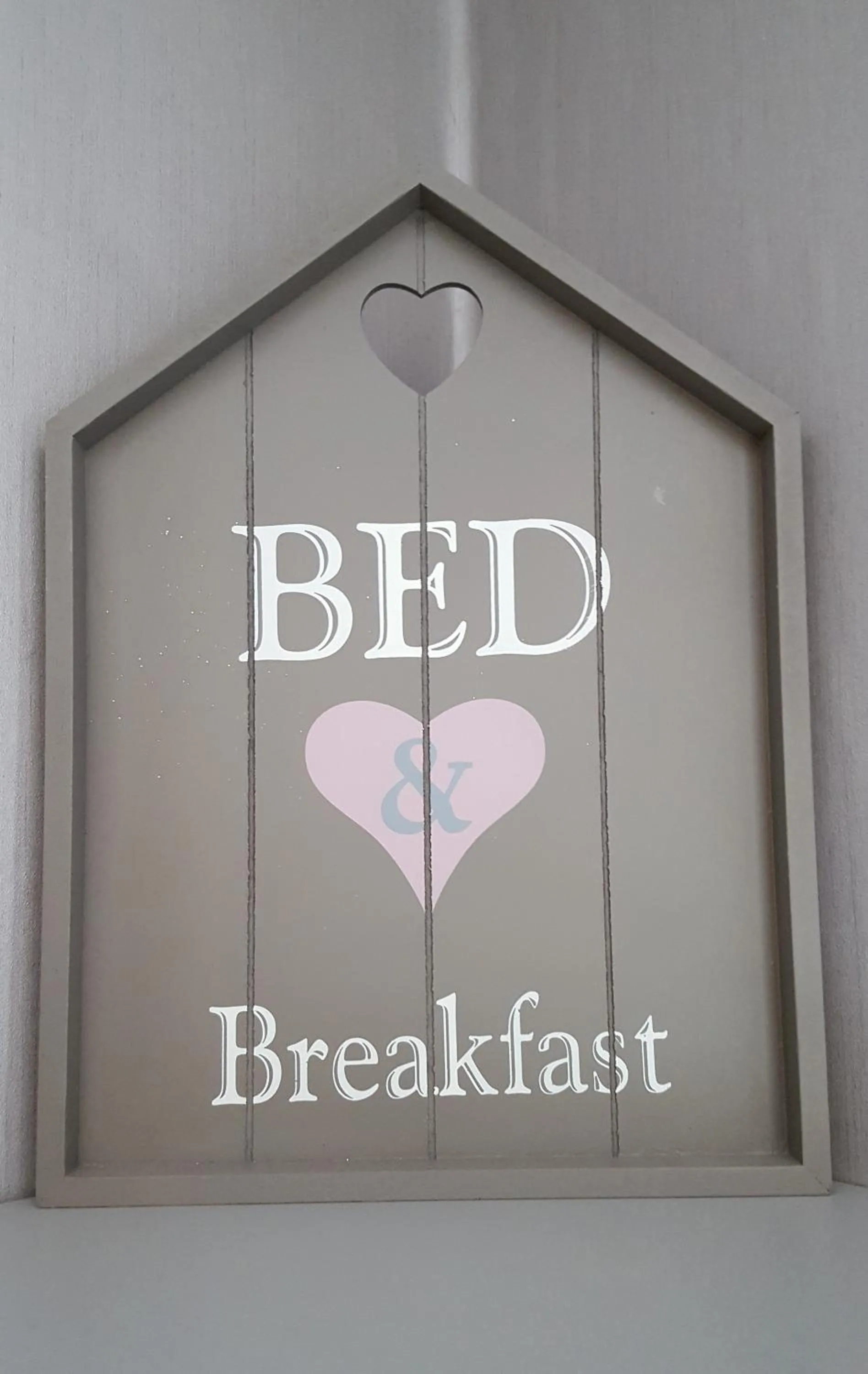 ATM, Bed in B&B MaasLandje