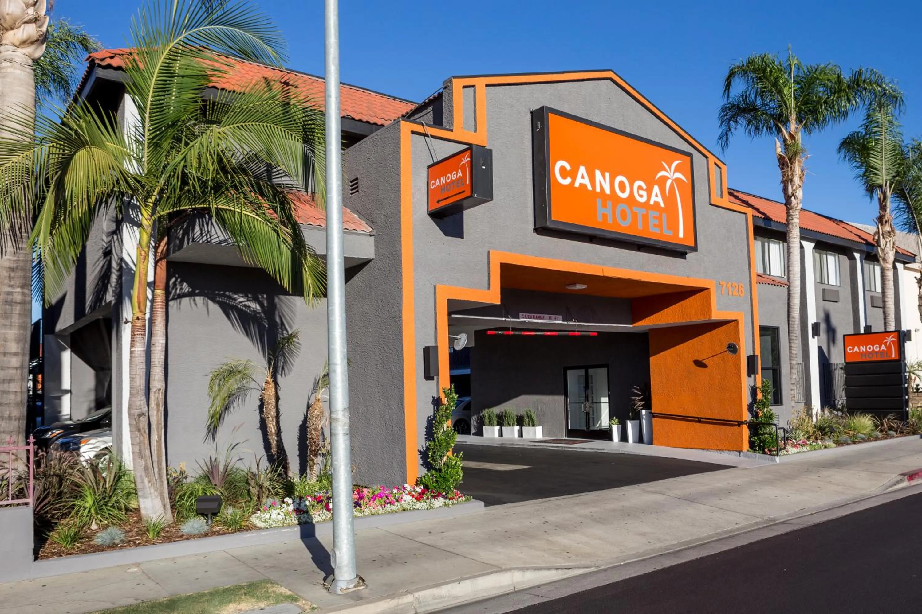 Facade/entrance in Canoga Hotel at Warner Center