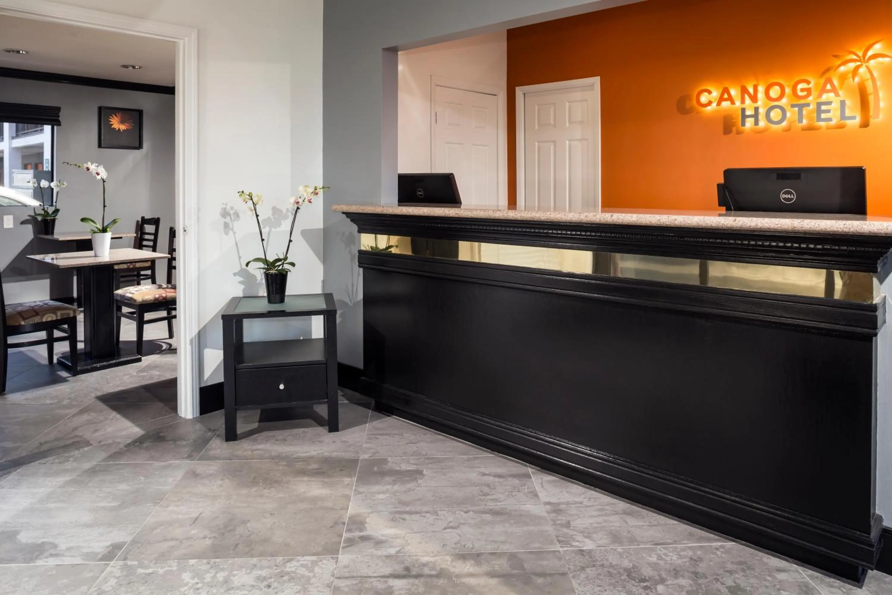 Restaurant/places to eat in Canoga Hotel at Warner Center