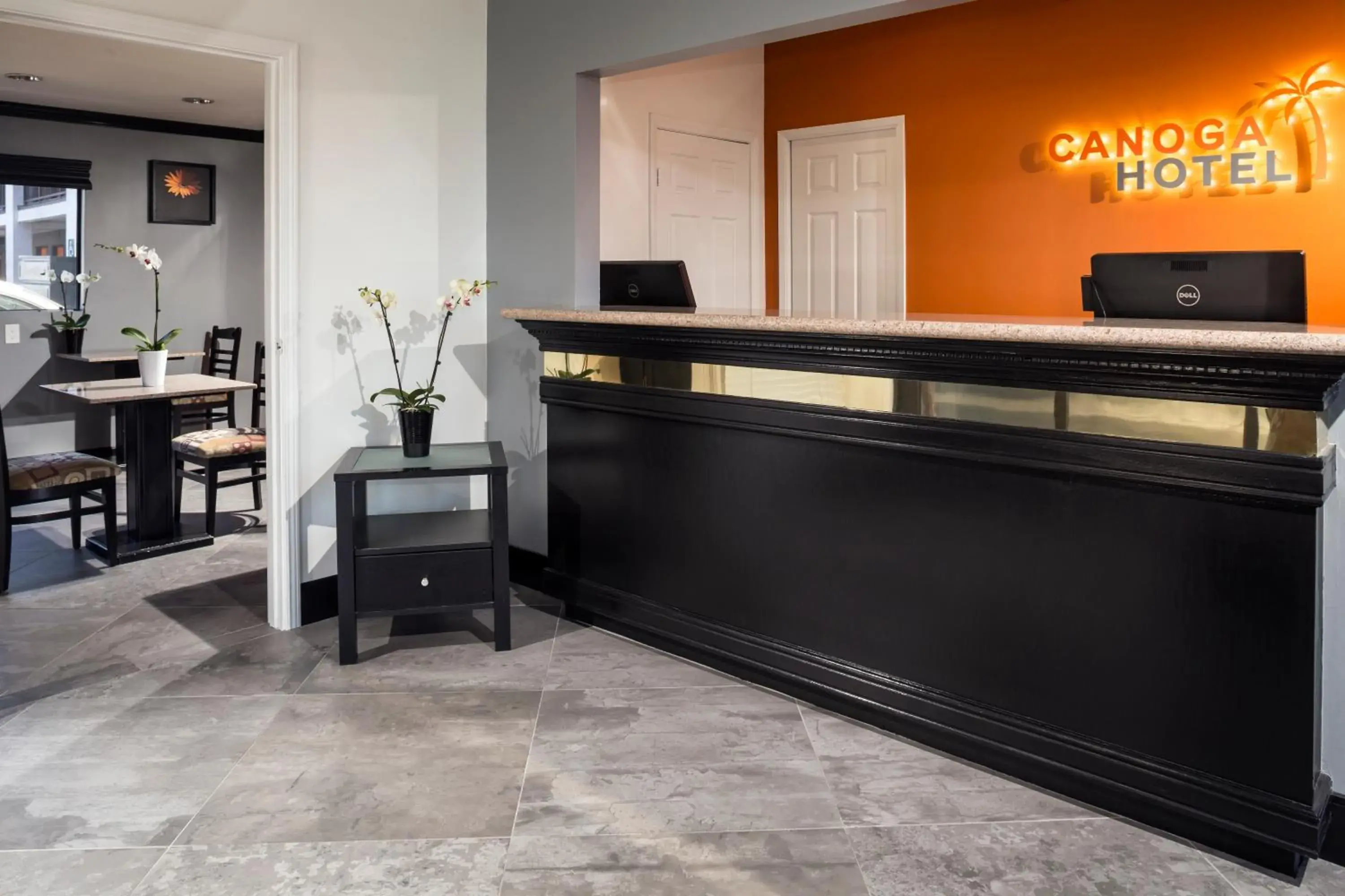 Restaurant/places to eat in Canoga Hotel at Warner Center Restaurant/places to eat in Canoga Hotel at Warner Center