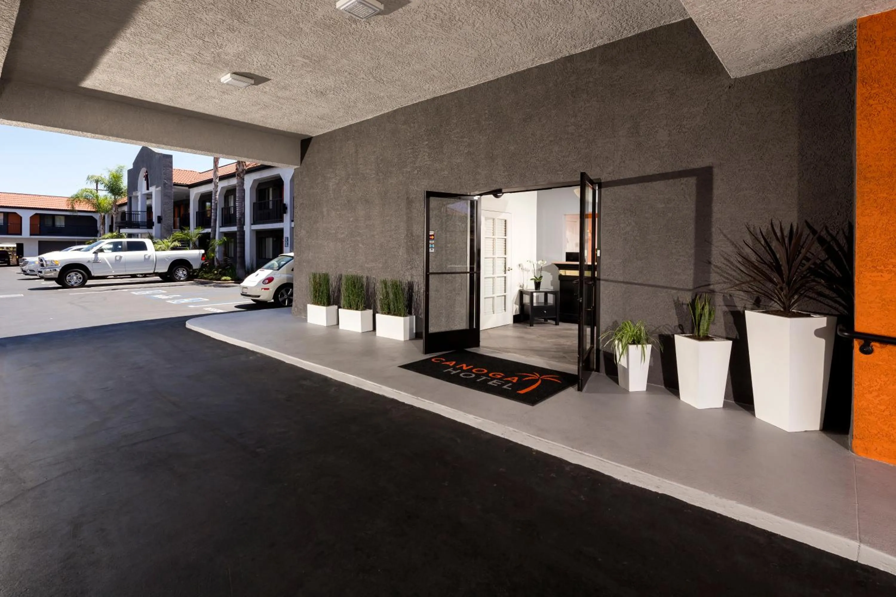 Facade/entrance in Canoga Hotel at Warner Center