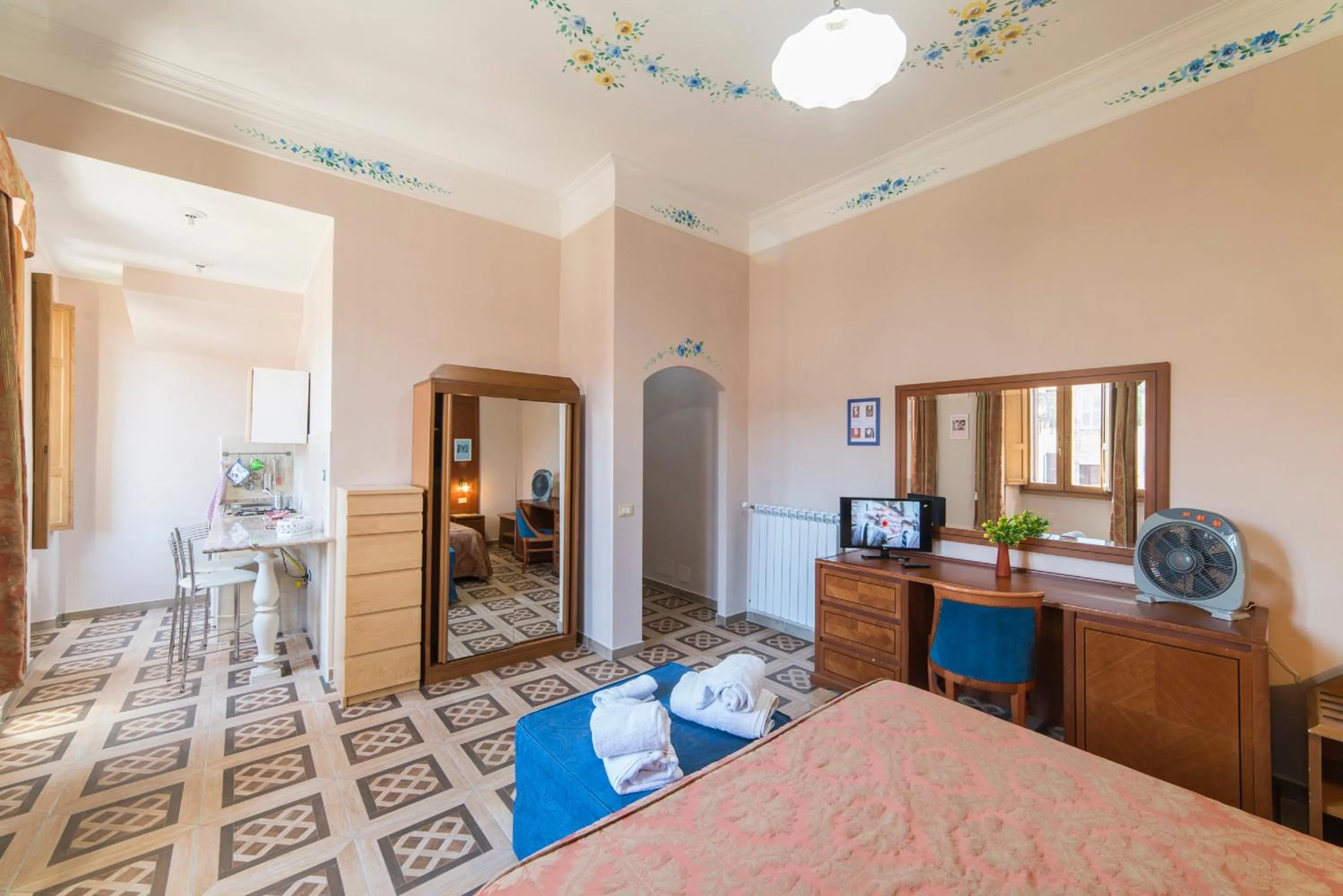 Photo of the whole room, Bed in Al Seminario