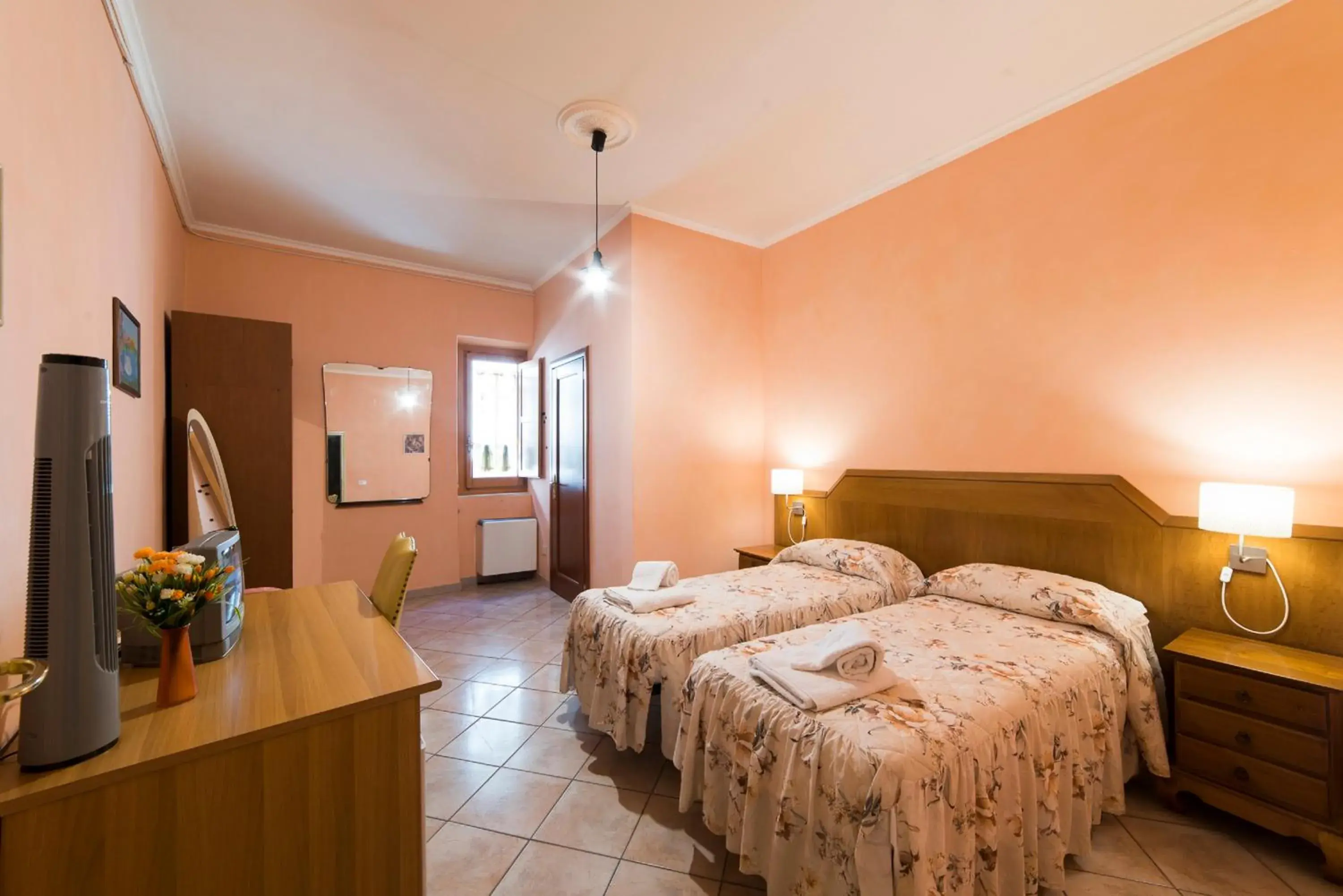 Twin Room (Via Teobaldi, 2) - single occupancy in Al Seminario Twin Room (Via Teobaldi, 2) - single occupancy in Al Seminario