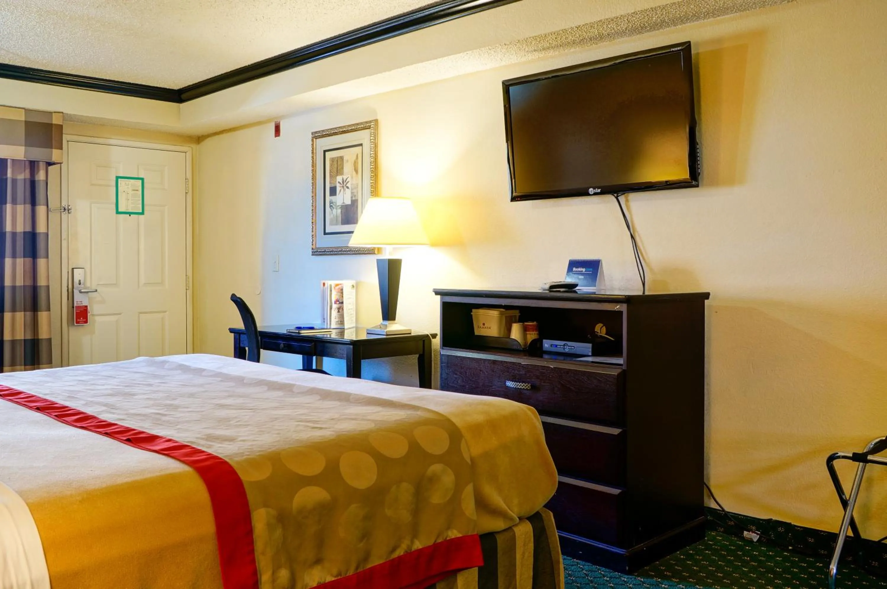 Bed in Ramada by Wyndham Ontario Airport & Convention Center