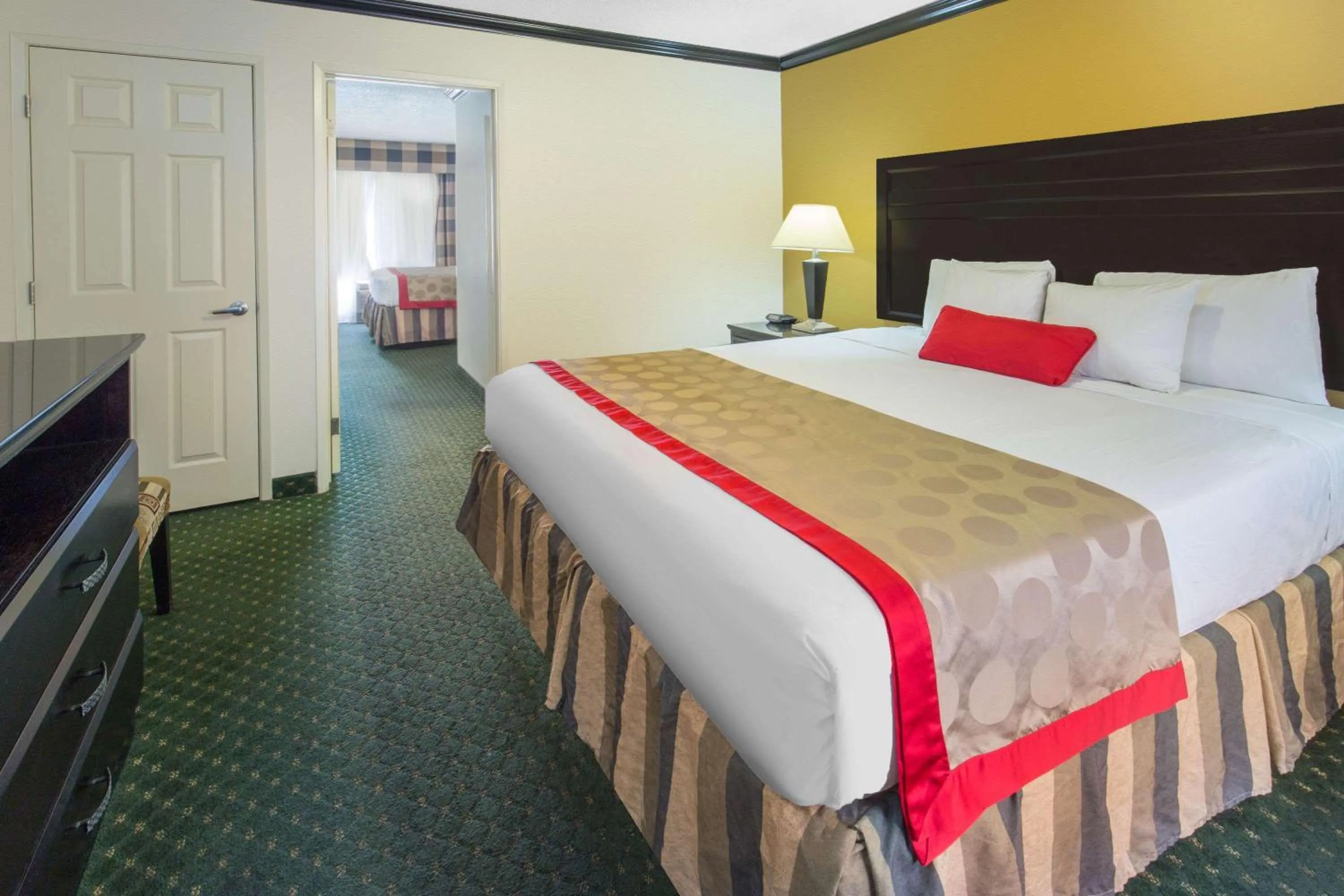 Photo of the whole room, Bed in Ramada by Wyndham Ontario Airport & Convention Center