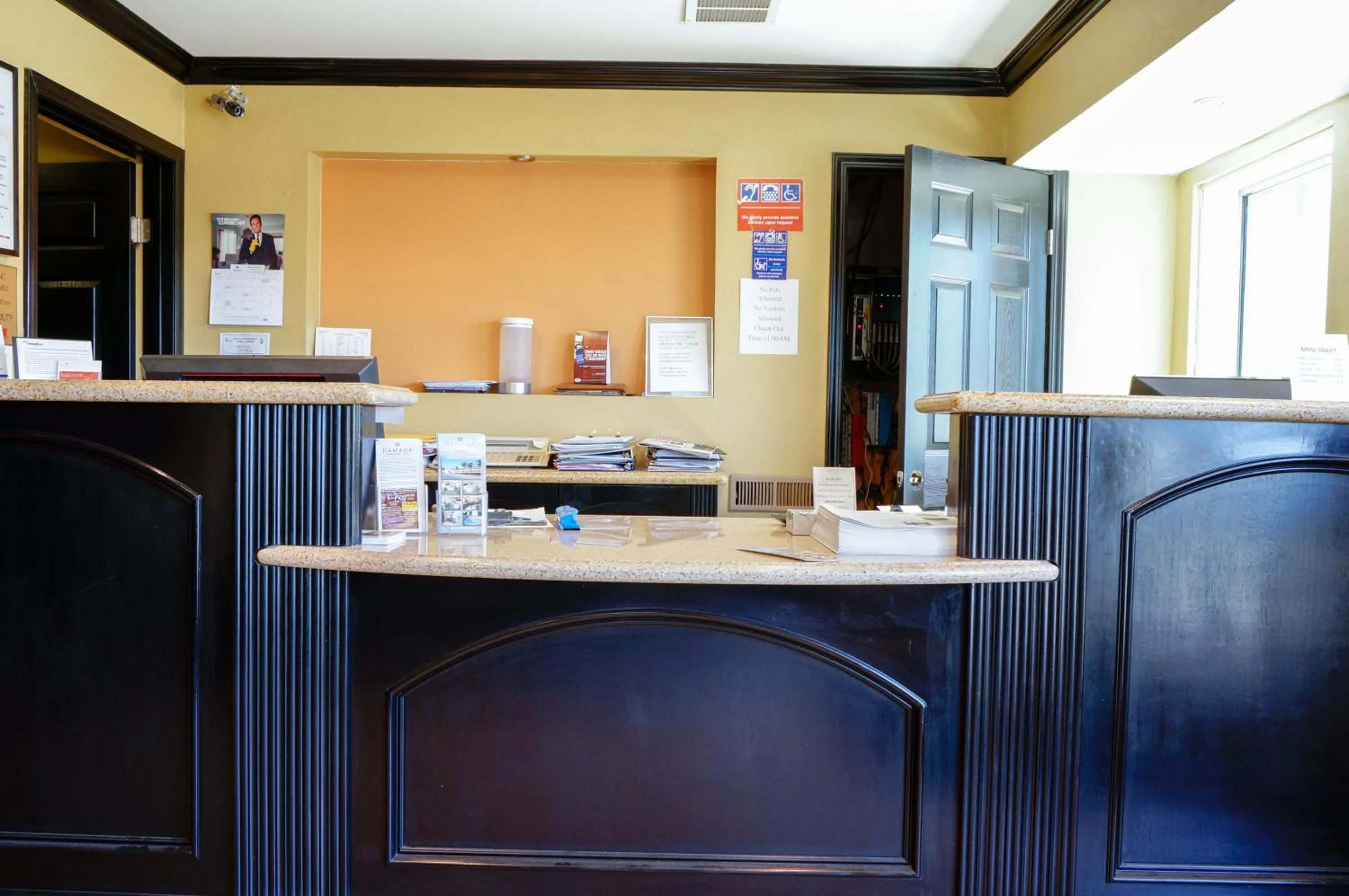 Lobby or reception in Ramada by Wyndham Ontario Airport & Convention Center