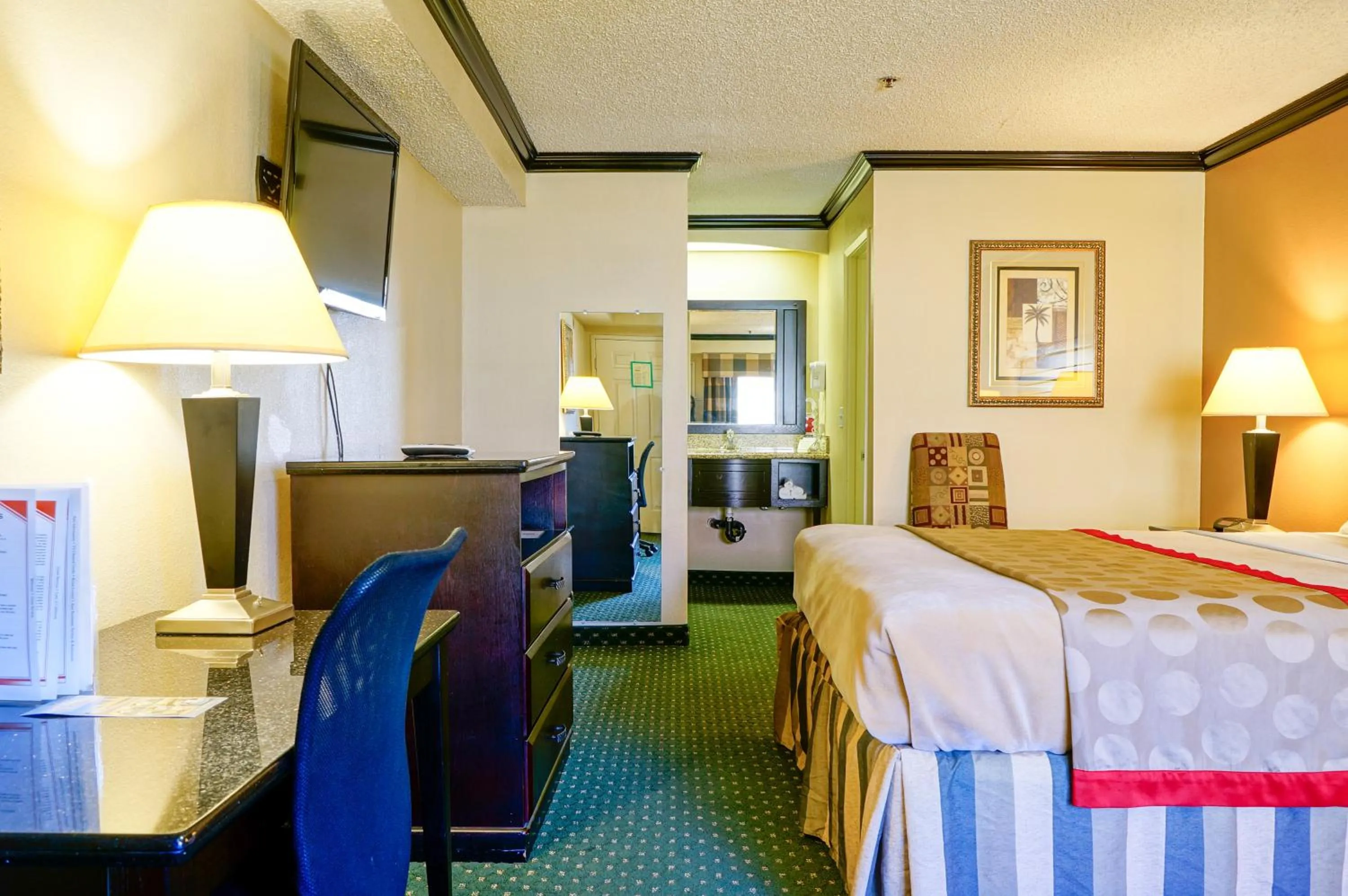 Bedroom, Bed in Ramada by Wyndham Ontario Airport & Convention Center