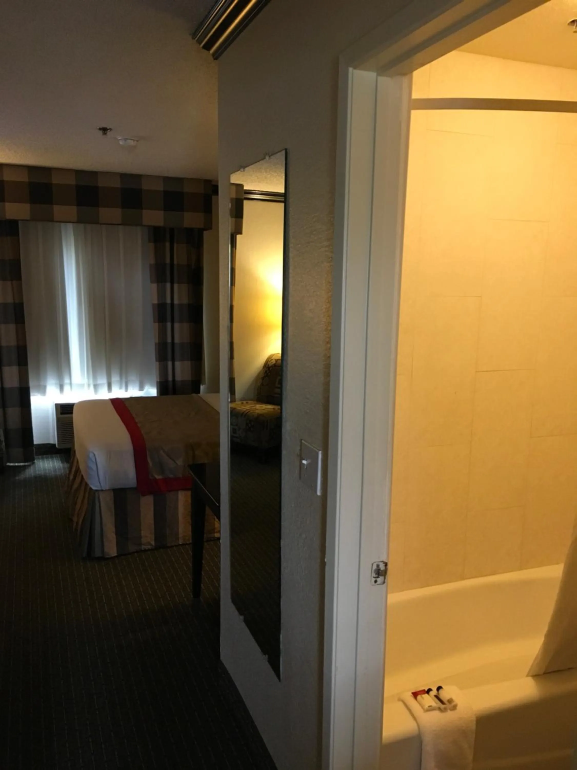 Ramada by Wyndham Ontario Airport & Convention Center