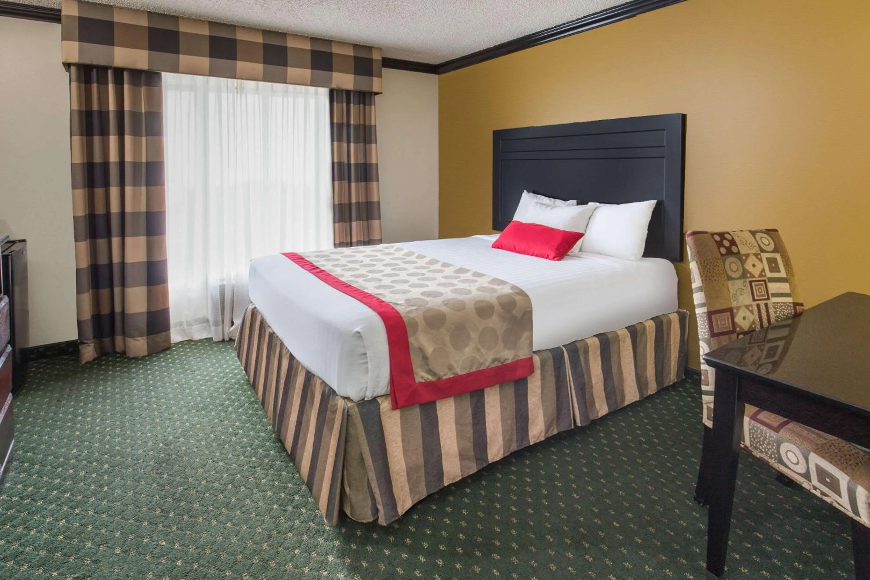 Photo of the whole room, Bed in Ramada by Wyndham Ontario Airport & Convention Center
