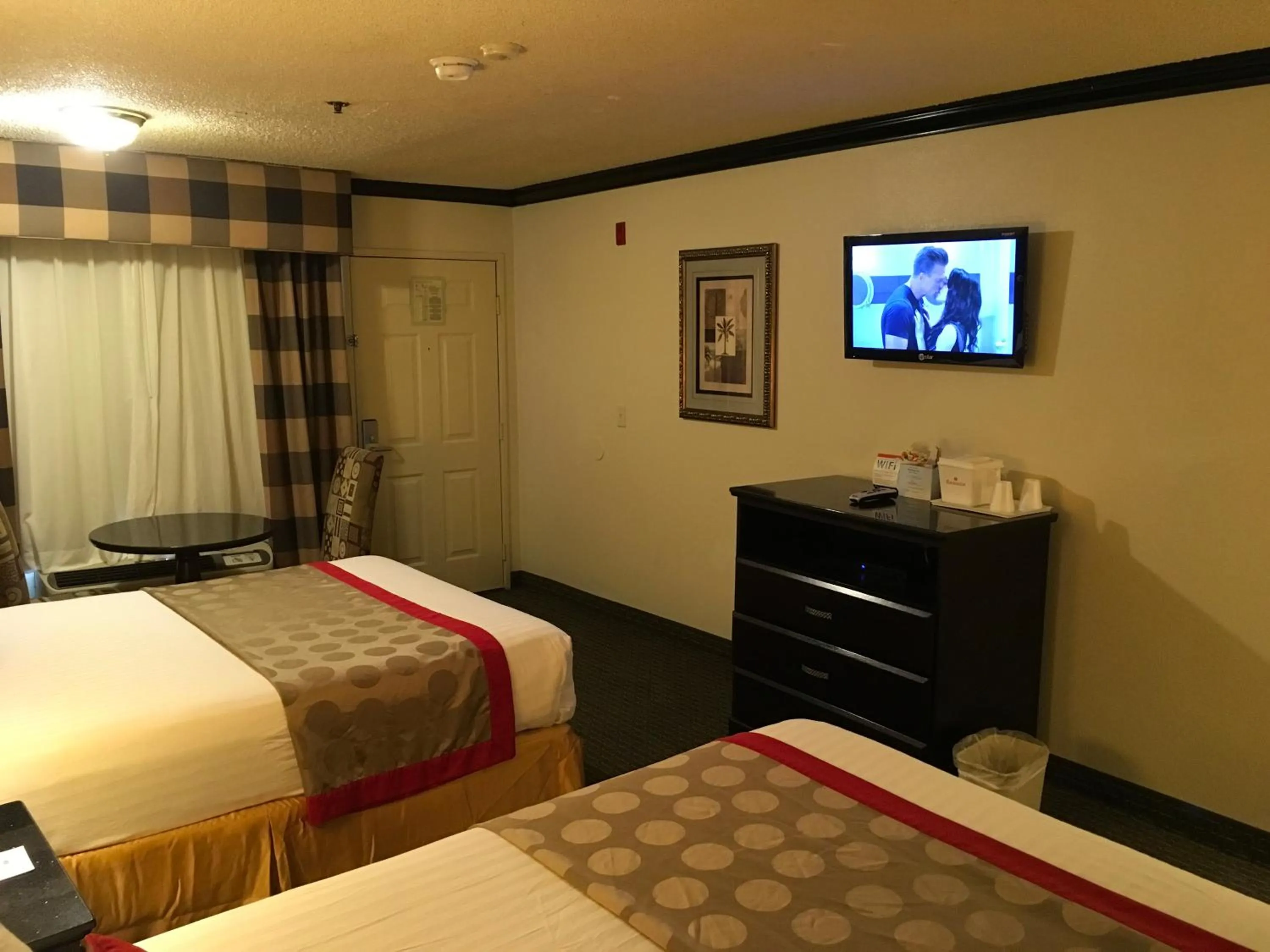 Bed in Ramada by Wyndham Ontario Airport & Convention Center