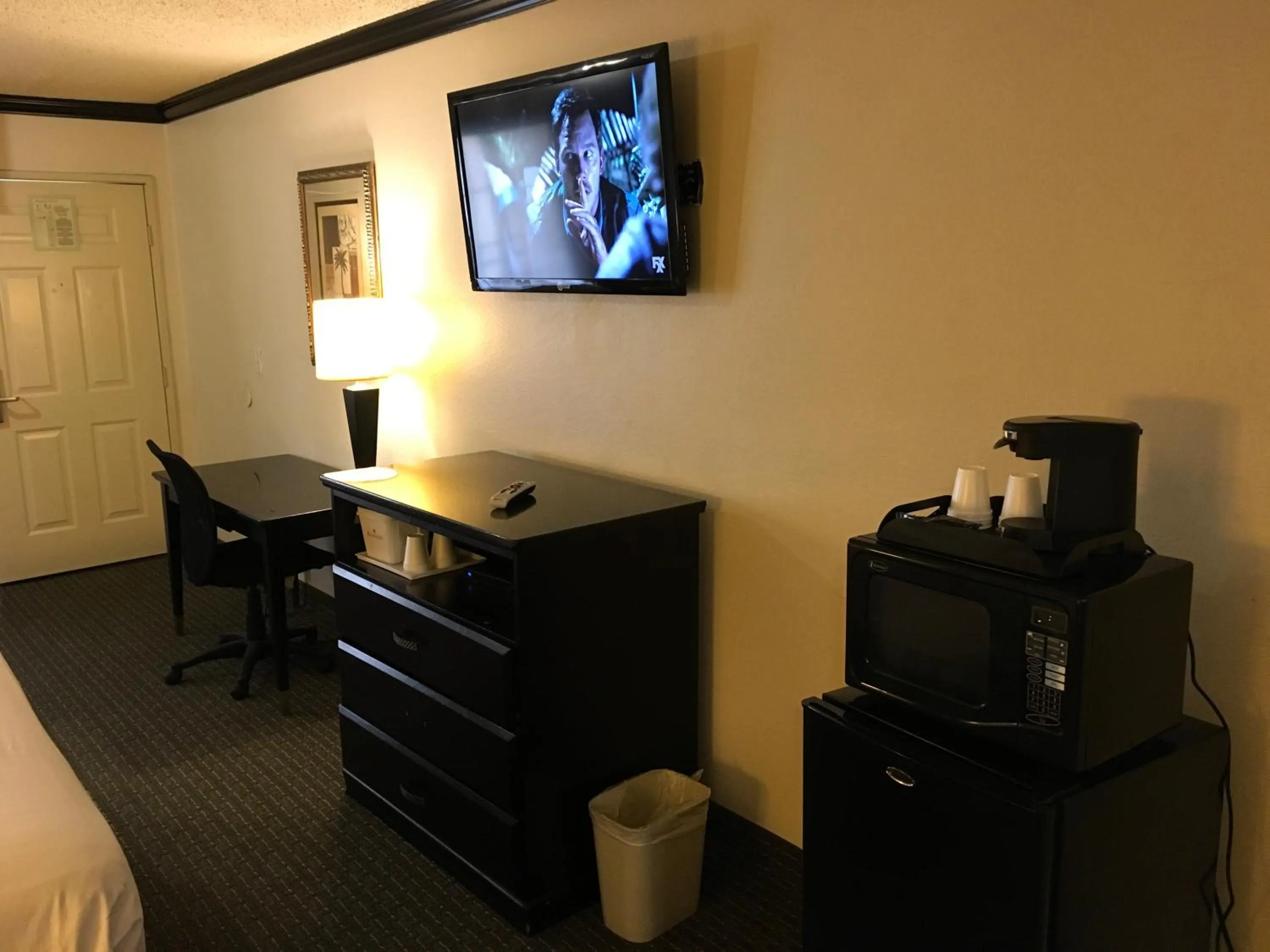 Bed in Ramada by Wyndham Ontario Airport & Convention Center