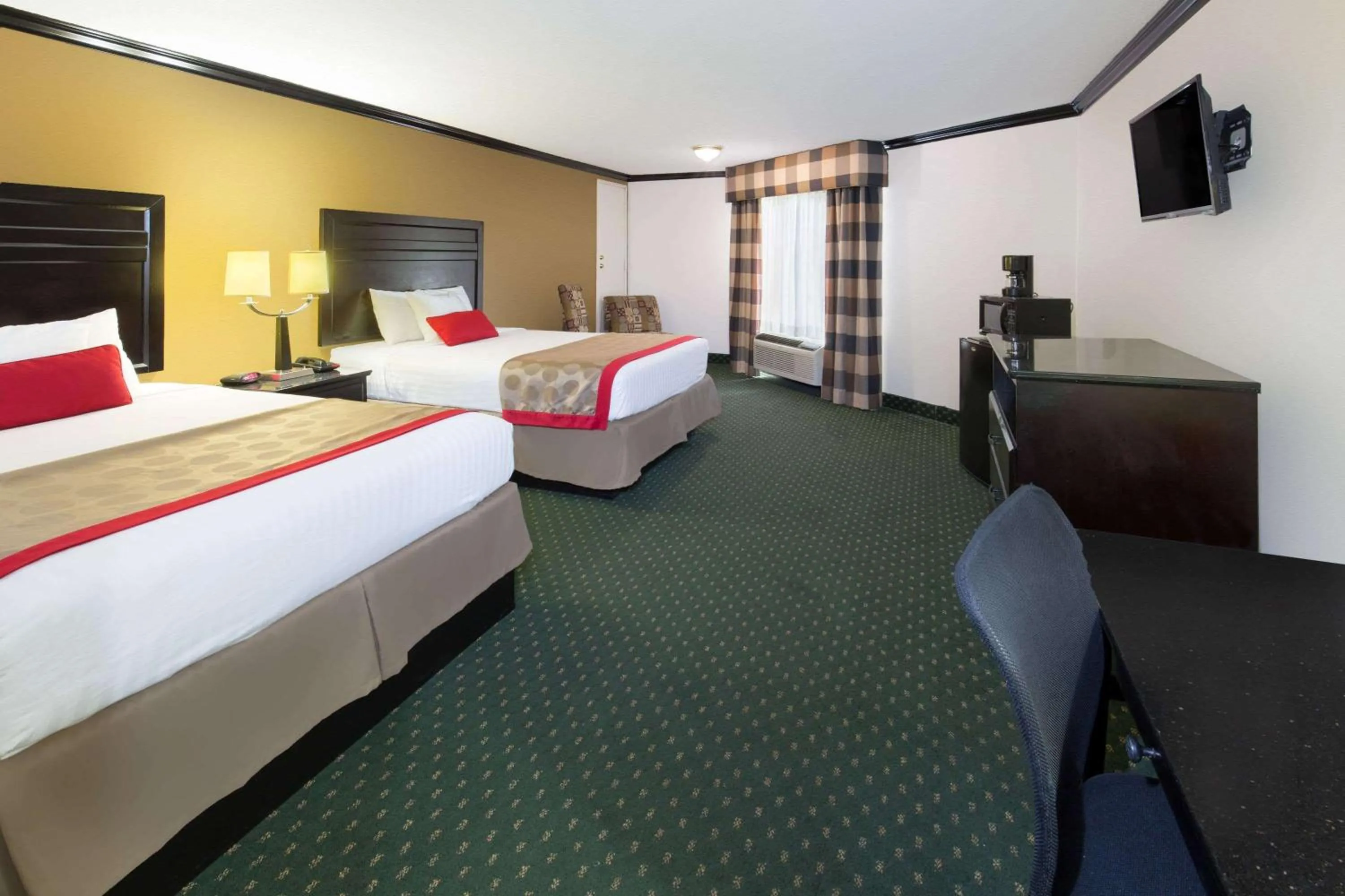 Photo of the whole room, Bed in Ramada by Wyndham Ontario Airport & Convention Center