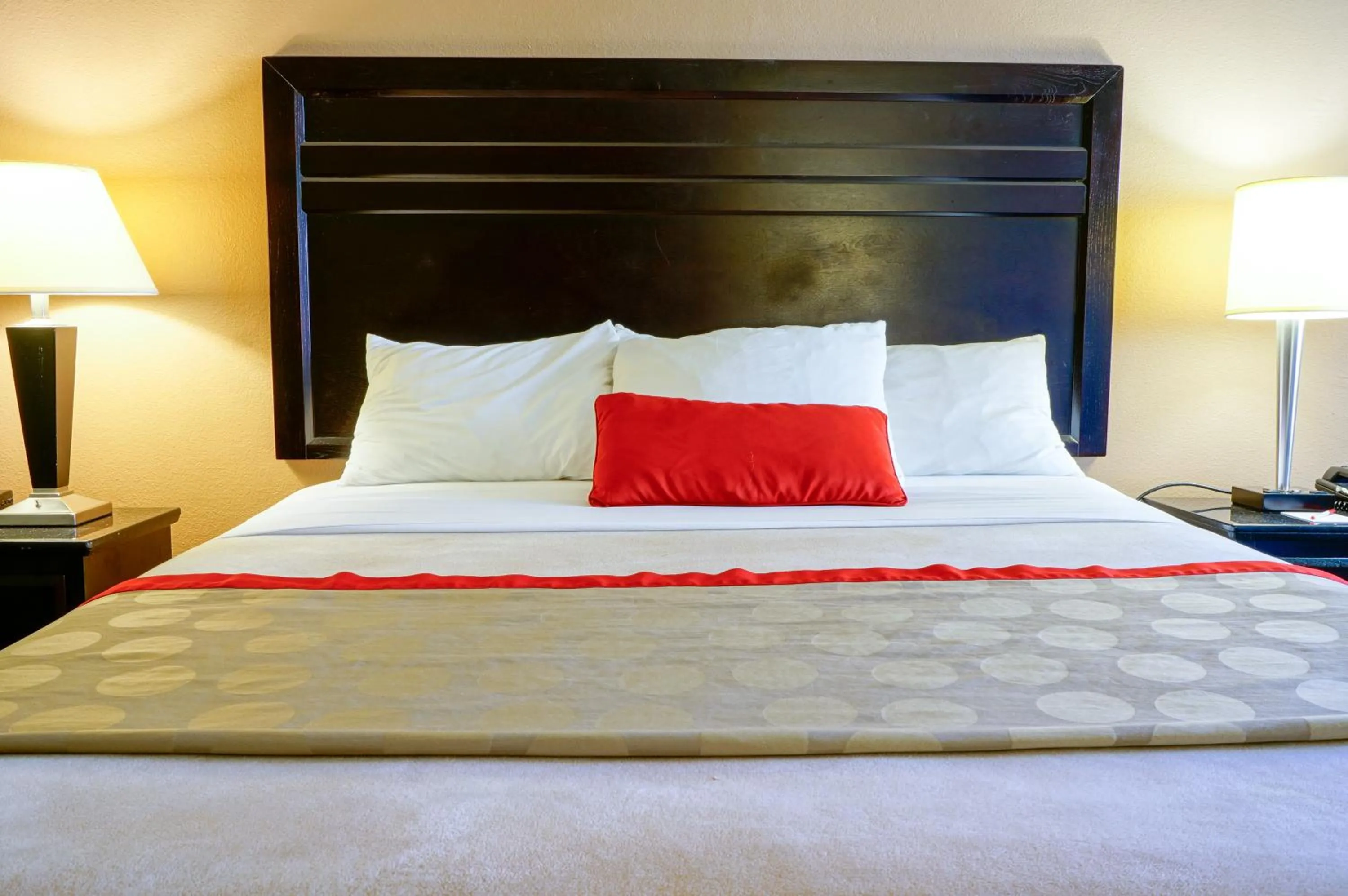 Bed in Ramada by Wyndham Ontario Airport & Convention Center