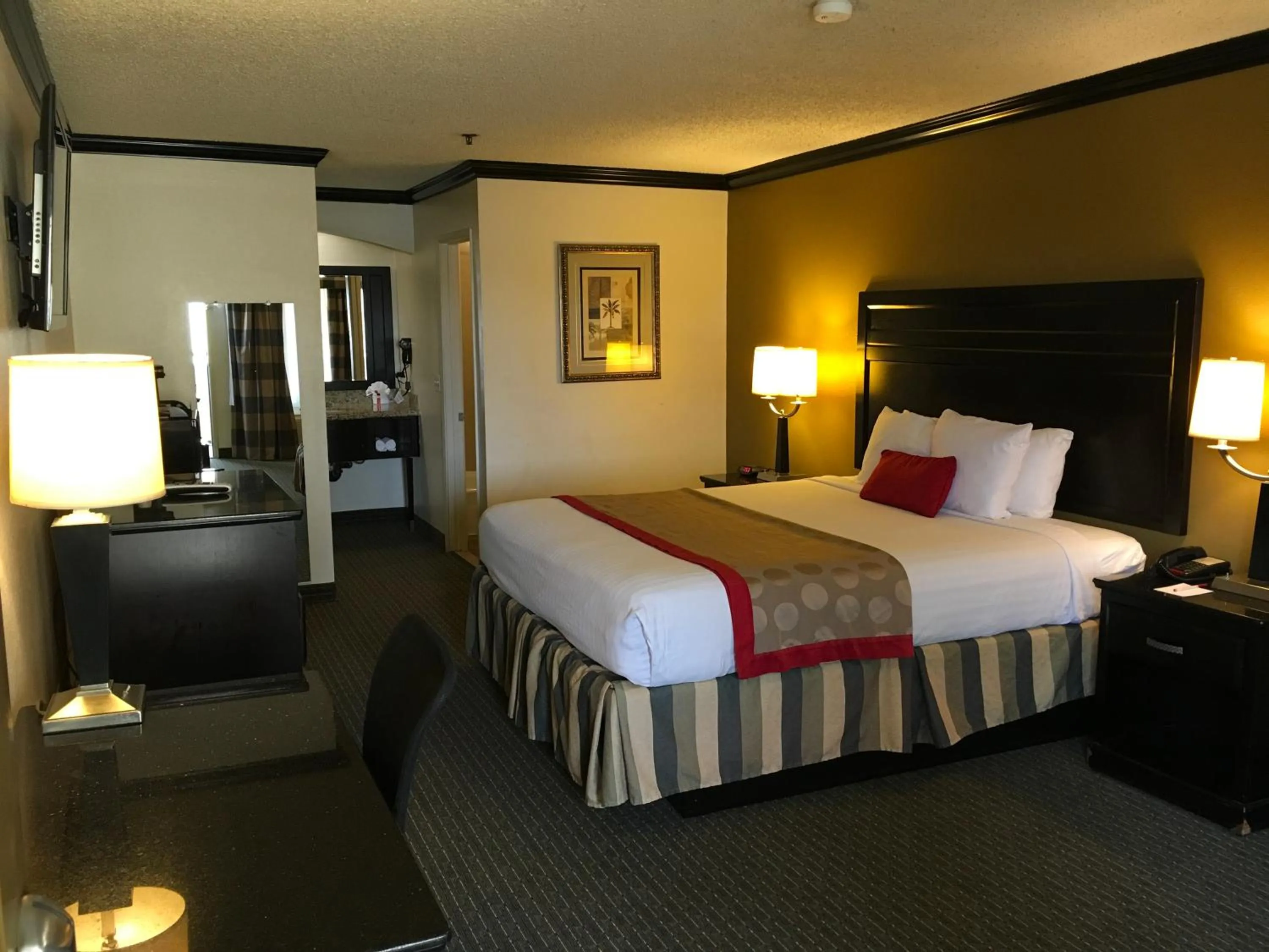 Bed in Ramada by Wyndham Ontario Airport & Convention Center