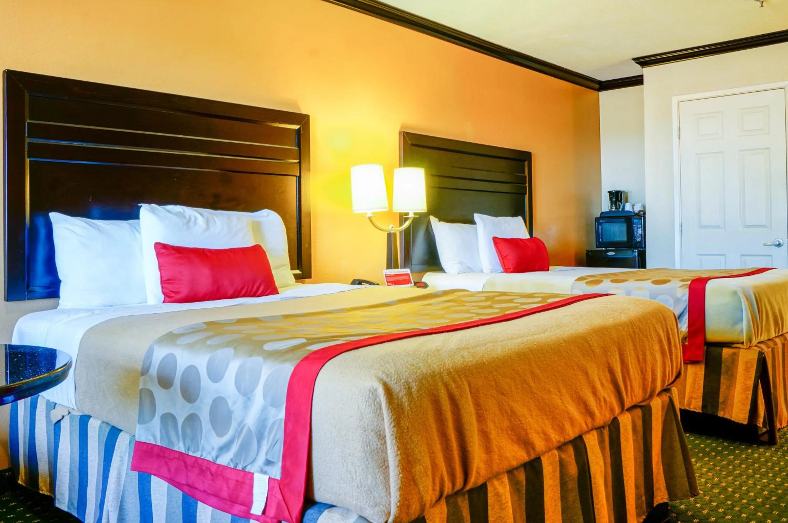 Bed in Ramada by Wyndham Ontario Airport & Convention Center