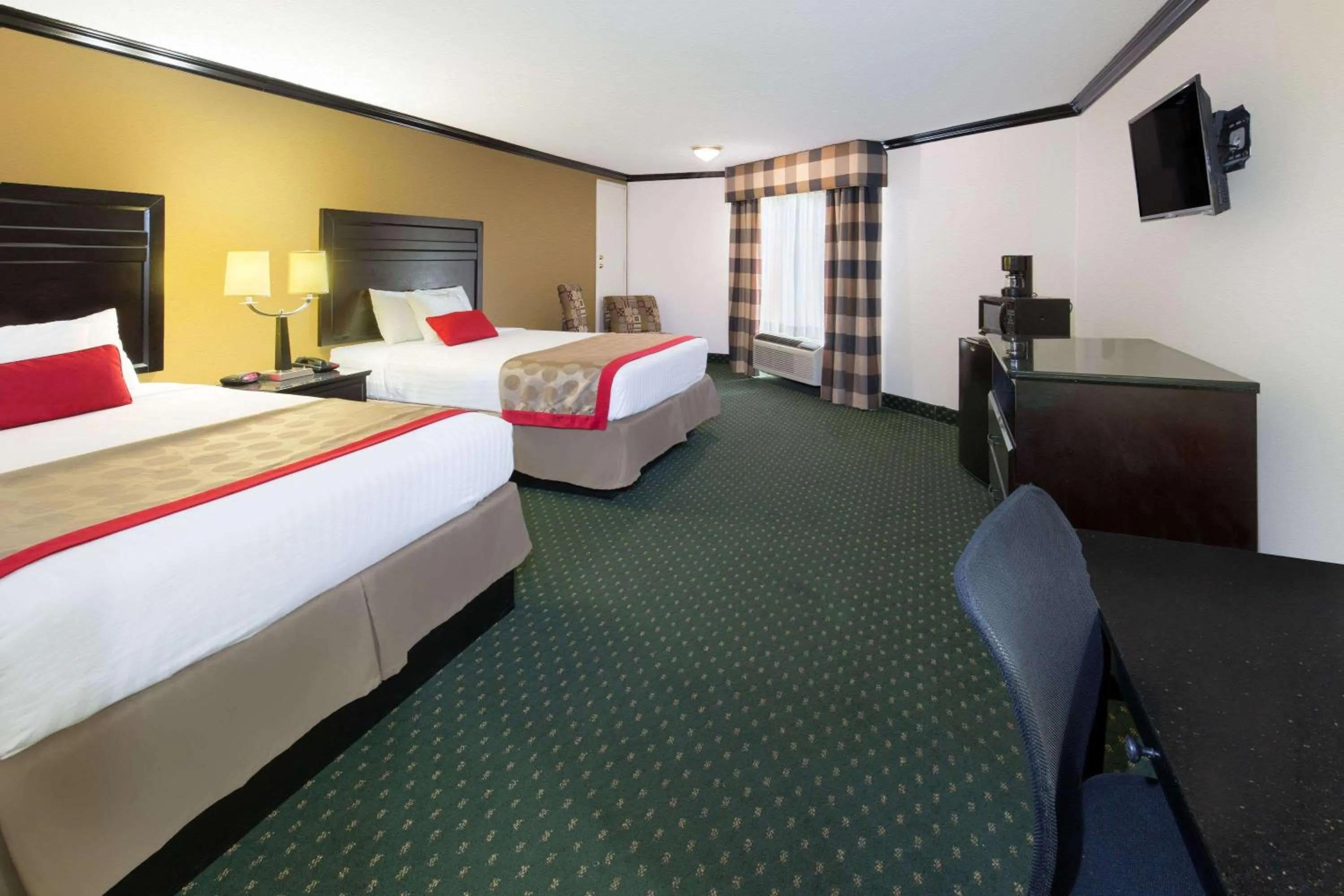 Photo of the whole room, Bed in Ramada by Wyndham Ontario Airport & Convention Center